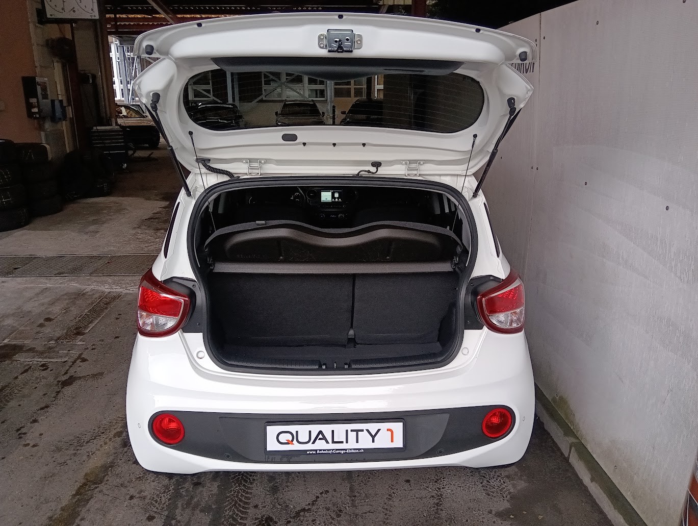 HYUNDAI i10 1.2 Vertex Automatic-image-6