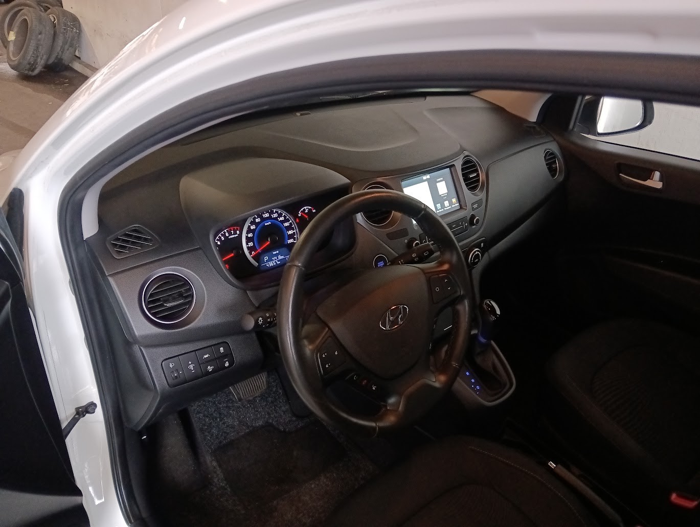 HYUNDAI i10 1.2 Vertex Automatic-image-8