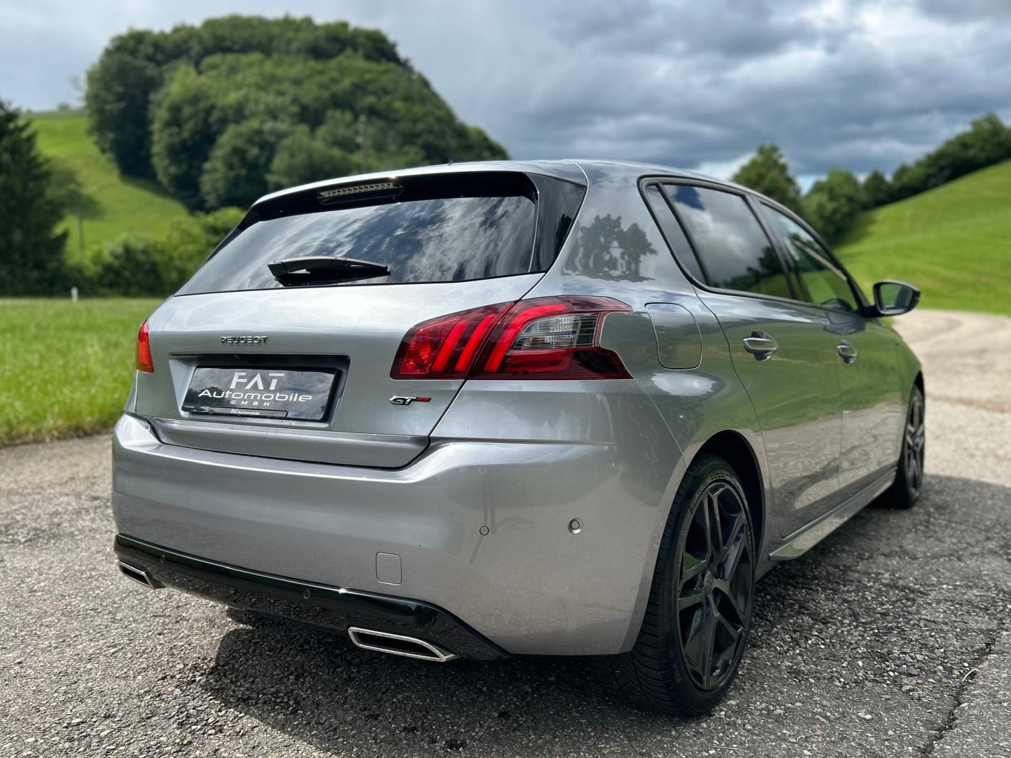 PEUGEOT 308 1.2 Pure Tech GT Pack EAT8-image-4