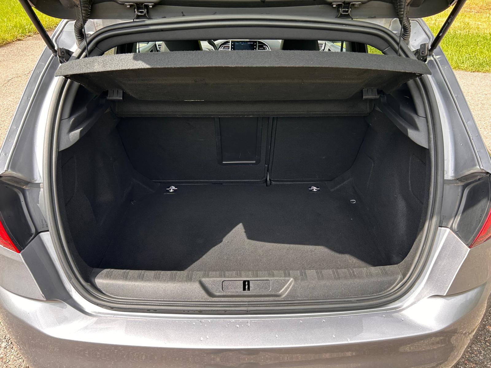 PEUGEOT 308 1.2 Pure Tech GT Pack EAT8-image-8