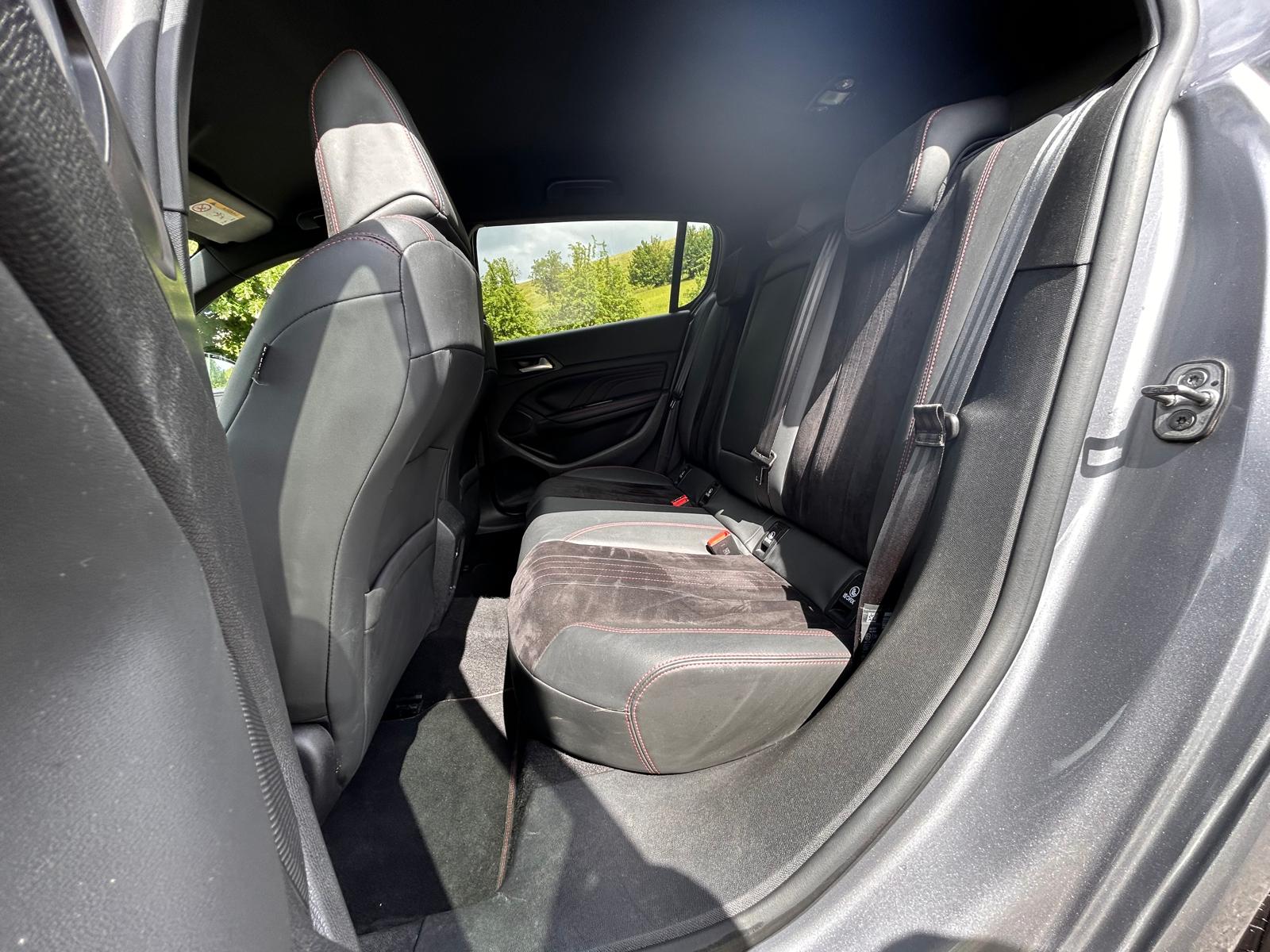 PEUGEOT 308 1.2 Pure Tech GT Pack EAT8-image-12