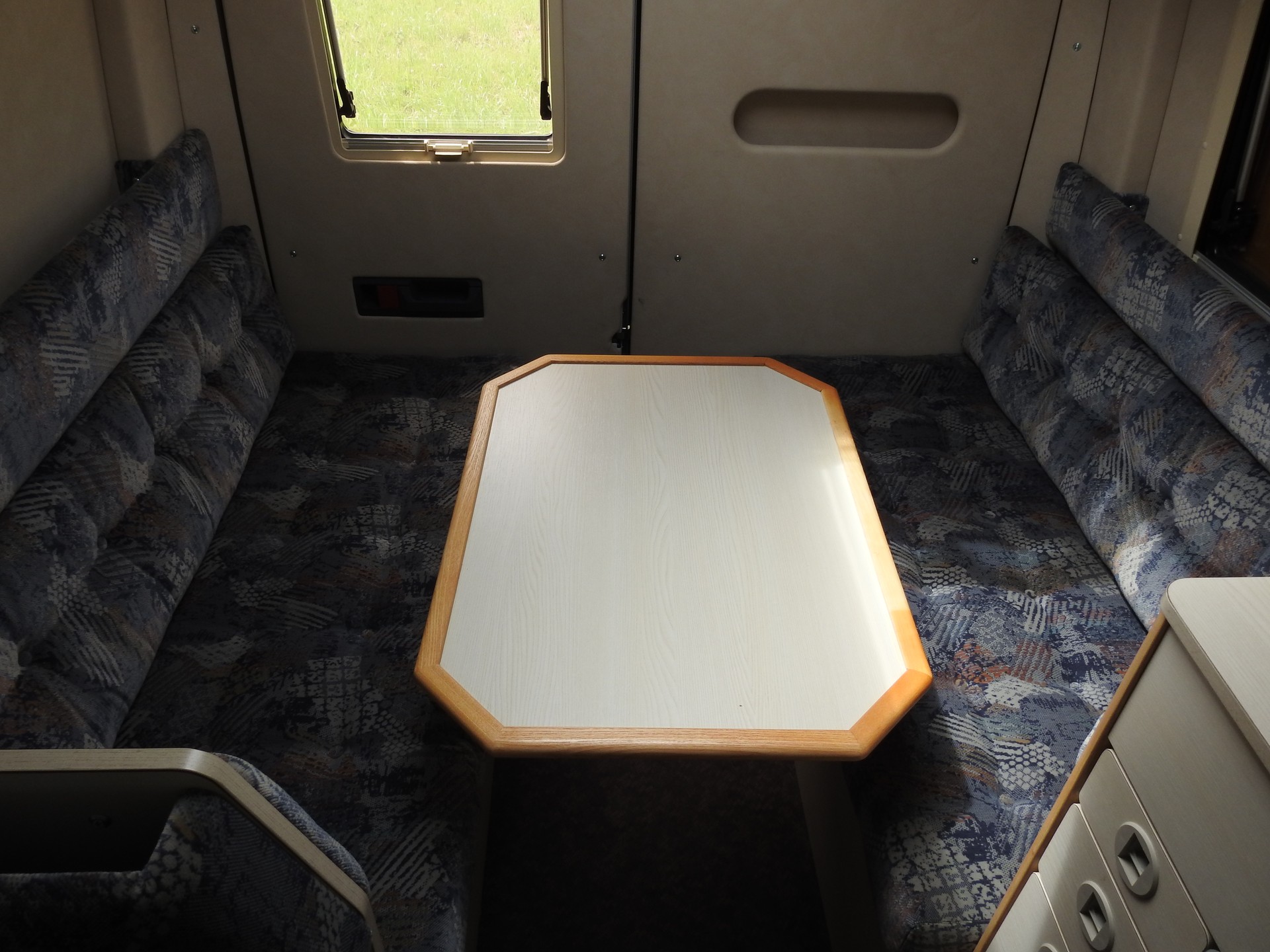 MERCEDES-BENZ 214 Kaiser Motorhomes-image-17