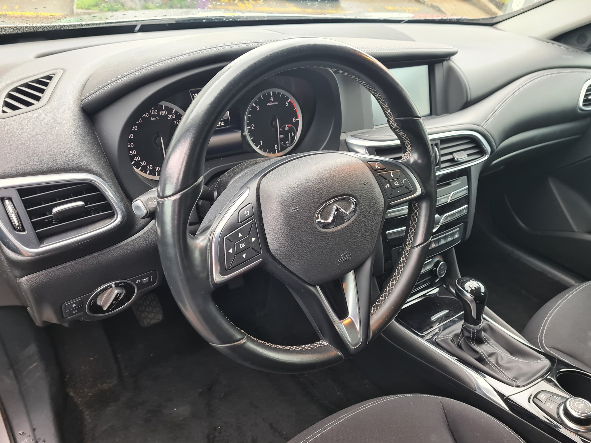INFINITI Q30 1.5d Business FWD-image-9