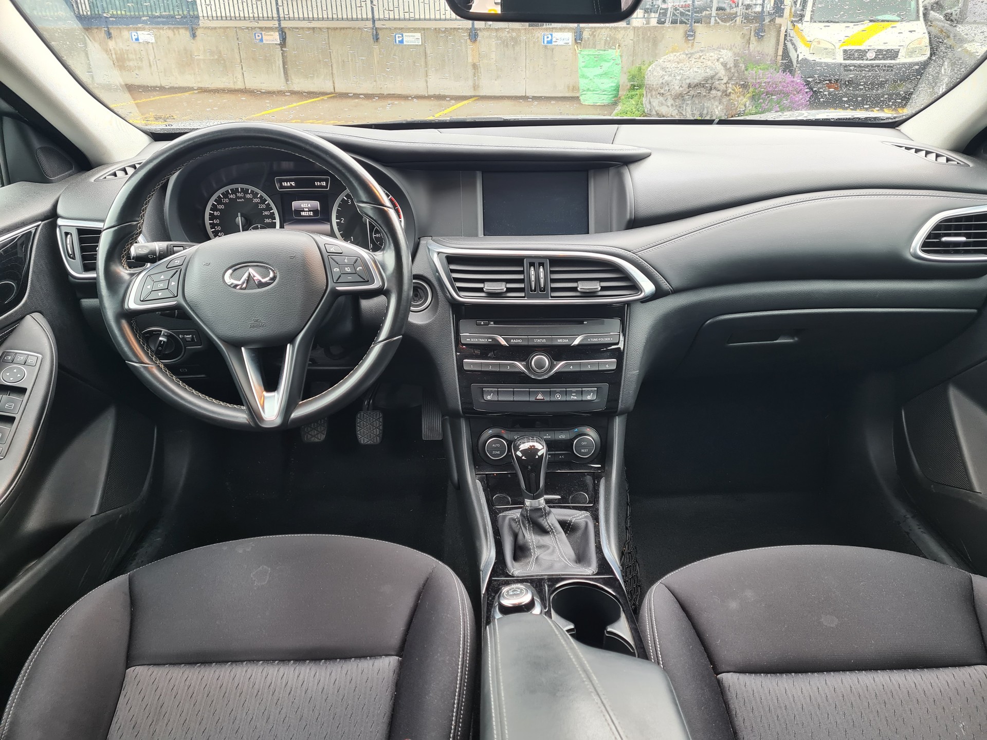 INFINITI Q30 1.5d Business FWD-image-8
