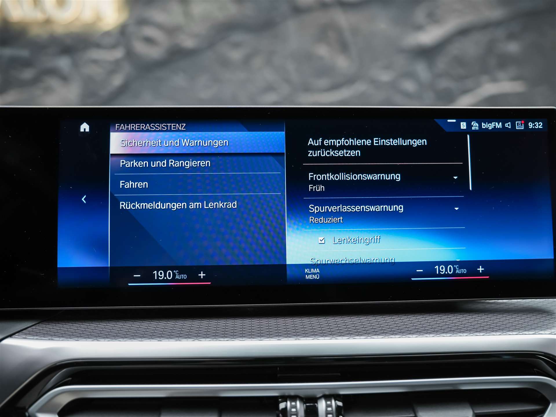 BMW 320d xDrive 48V Steptronic M Sport *360° Kamera*Abstandsregler*Parking Assistant Plus*-image-32