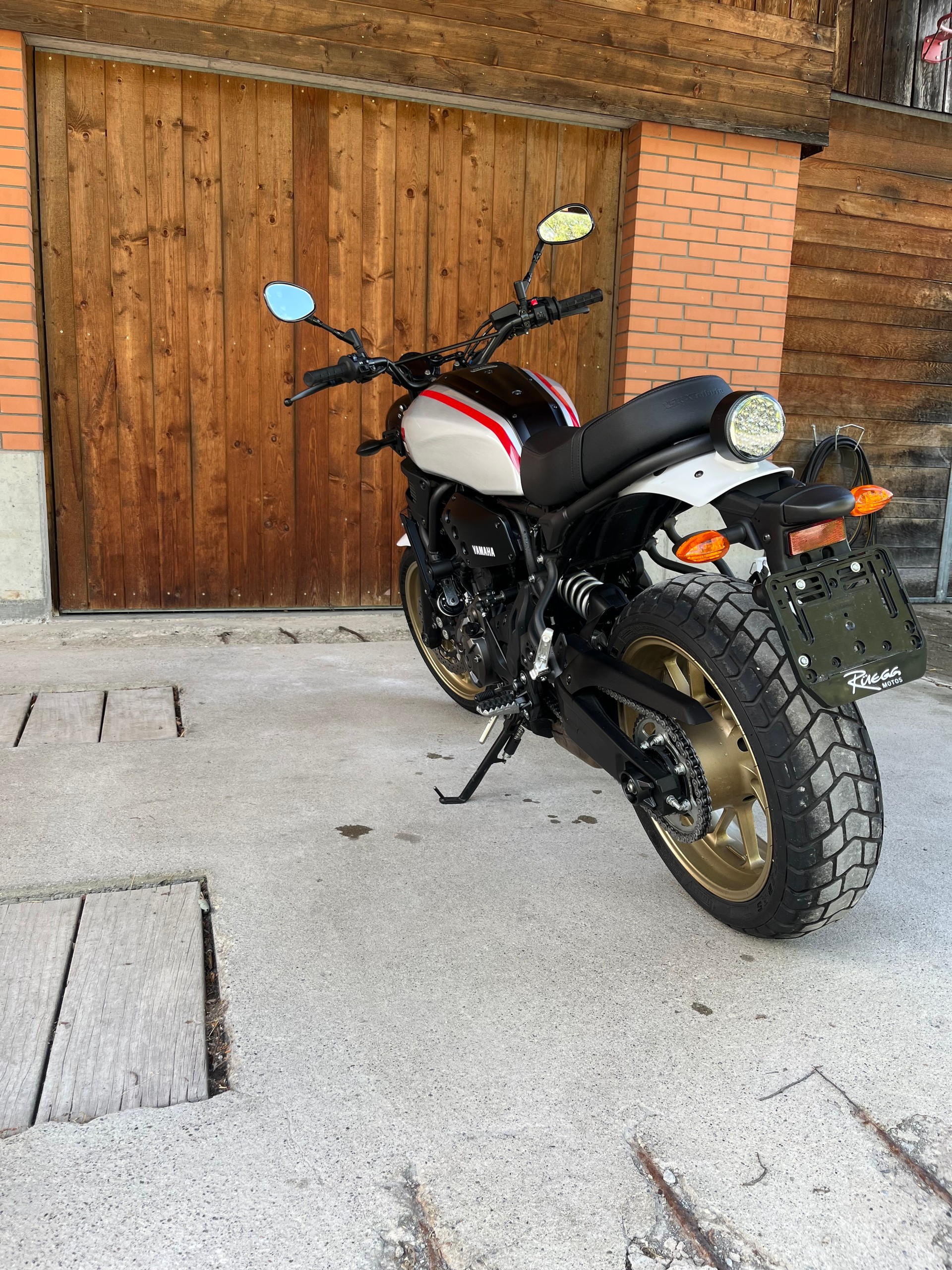 YAMAHA XSR 700 XTribute (35kW)-image-9