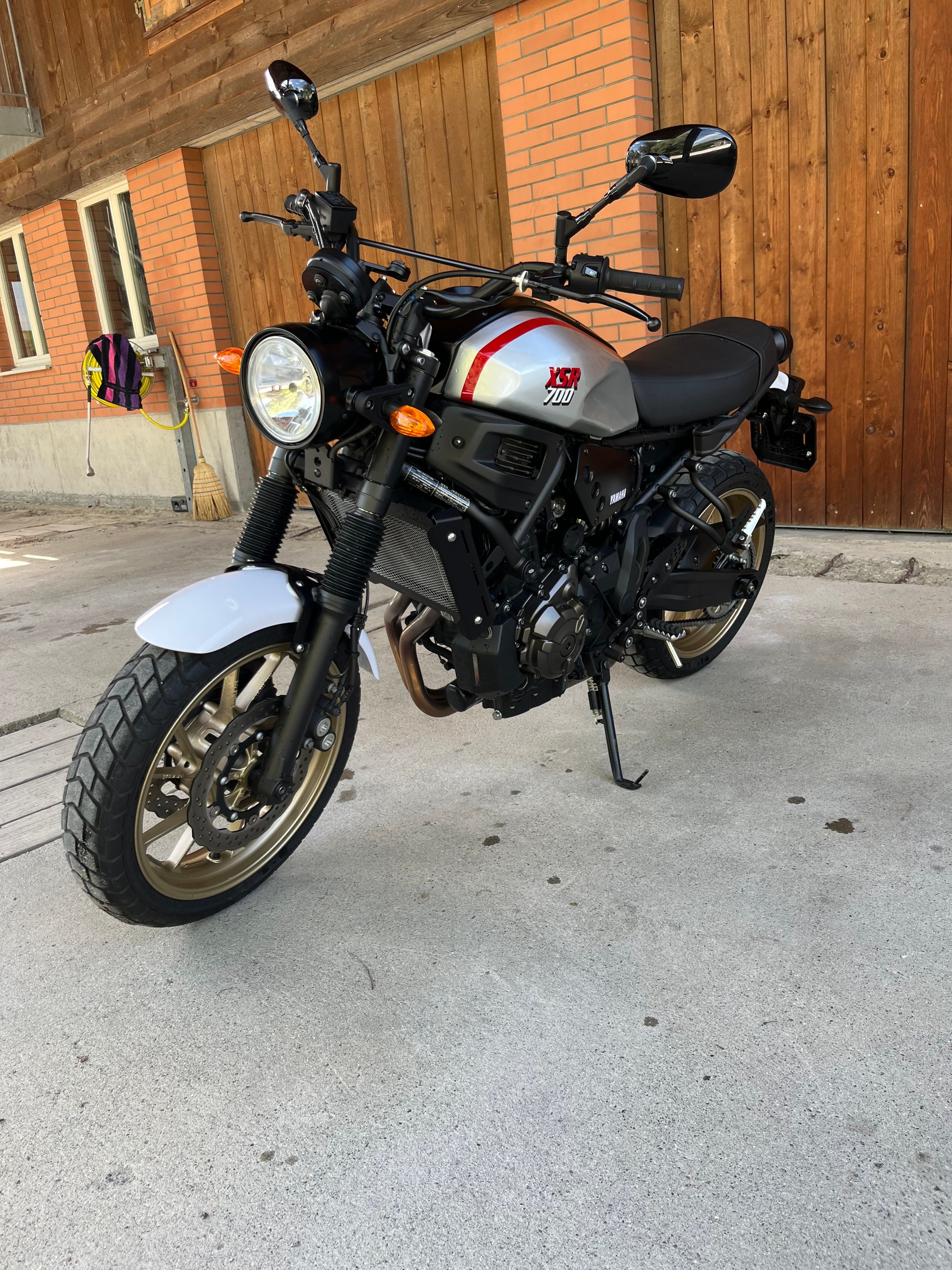 YAMAHA XSR 700 XTribute (35kW)-image-6