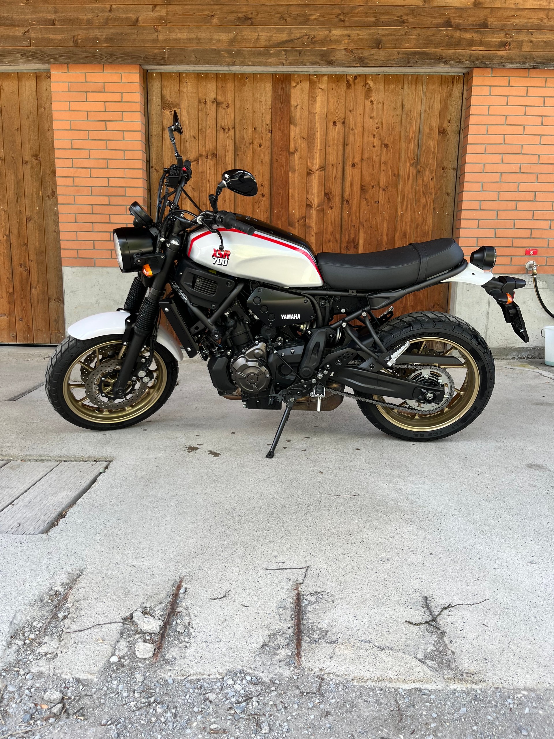 YAMAHA XSR 700 XTribute (35kW)-image-1