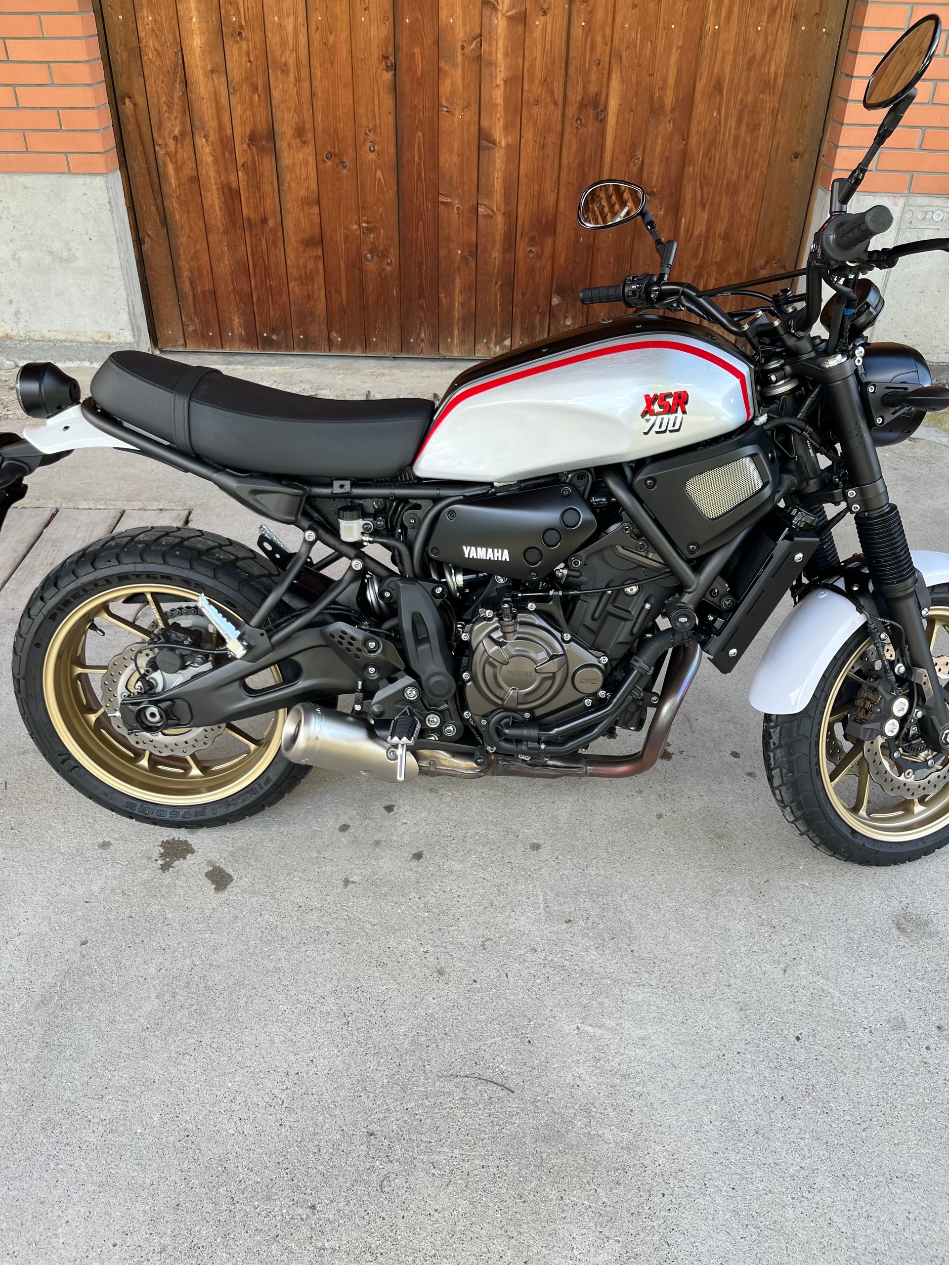 YAMAHA XSR 700 XTribute (35kW)-image-4