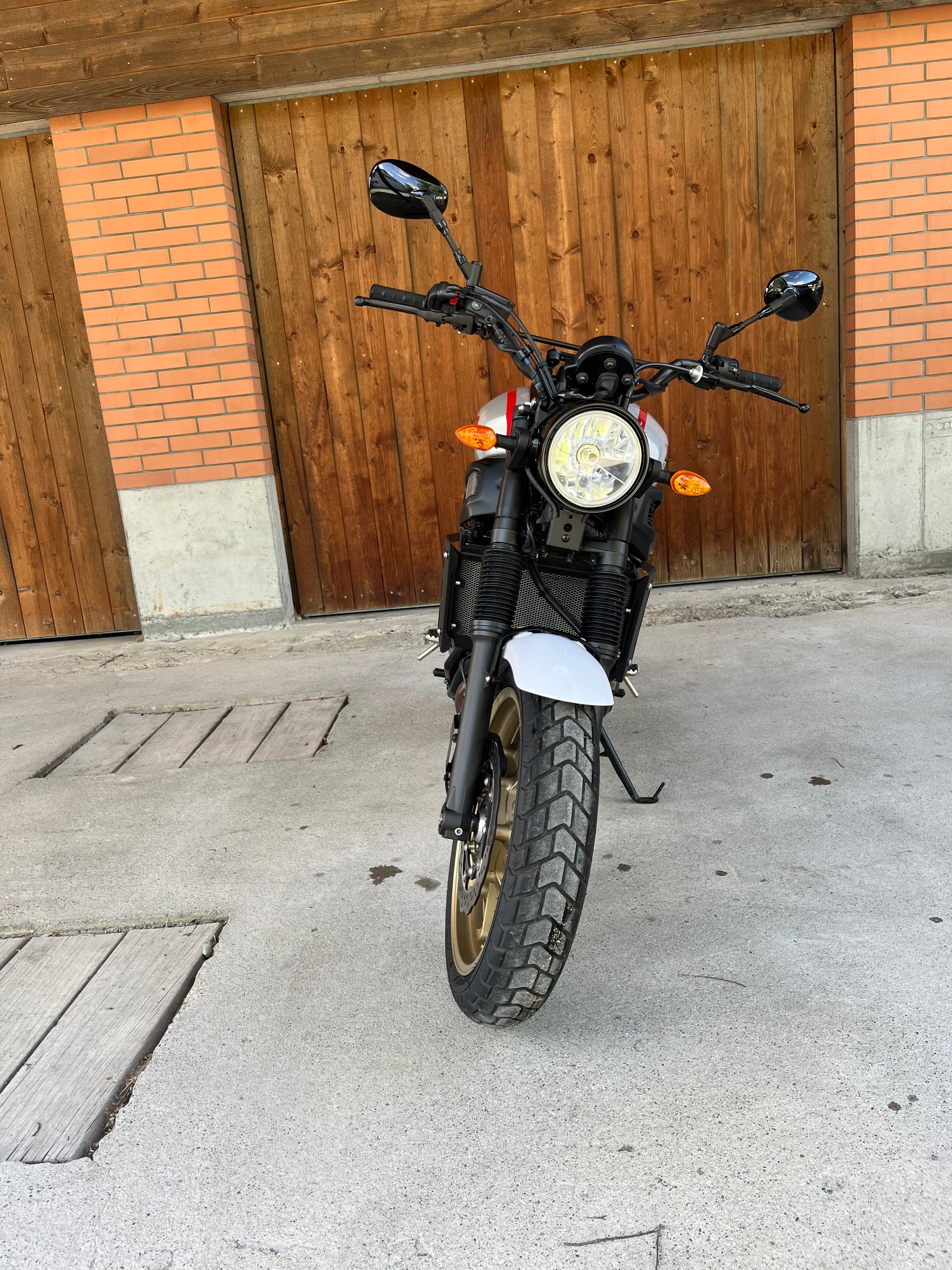 YAMAHA XSR 700 XTribute (35kW)-image-3