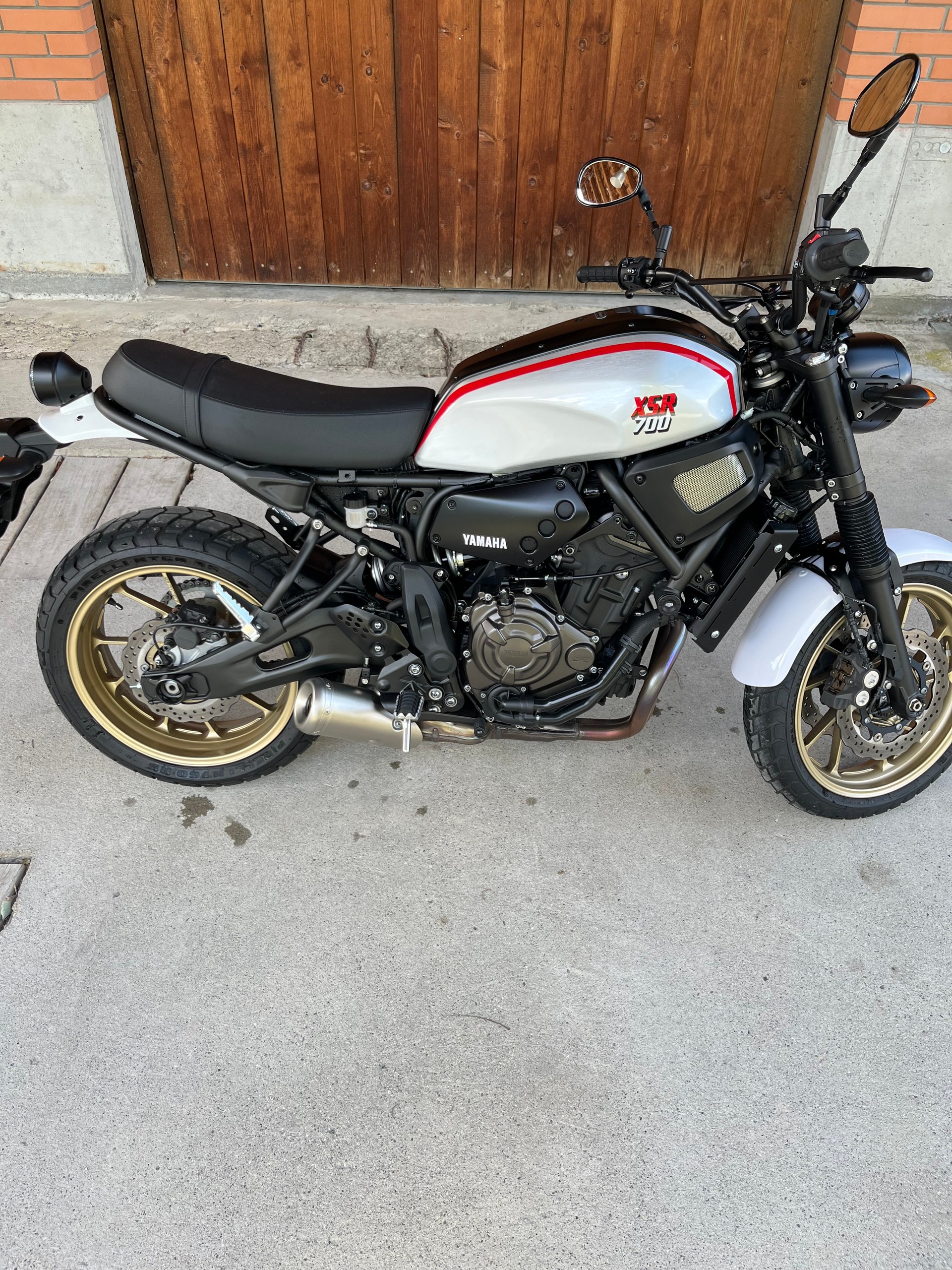 YAMAHA XSR 700 XTribute (35kW)-image-2
