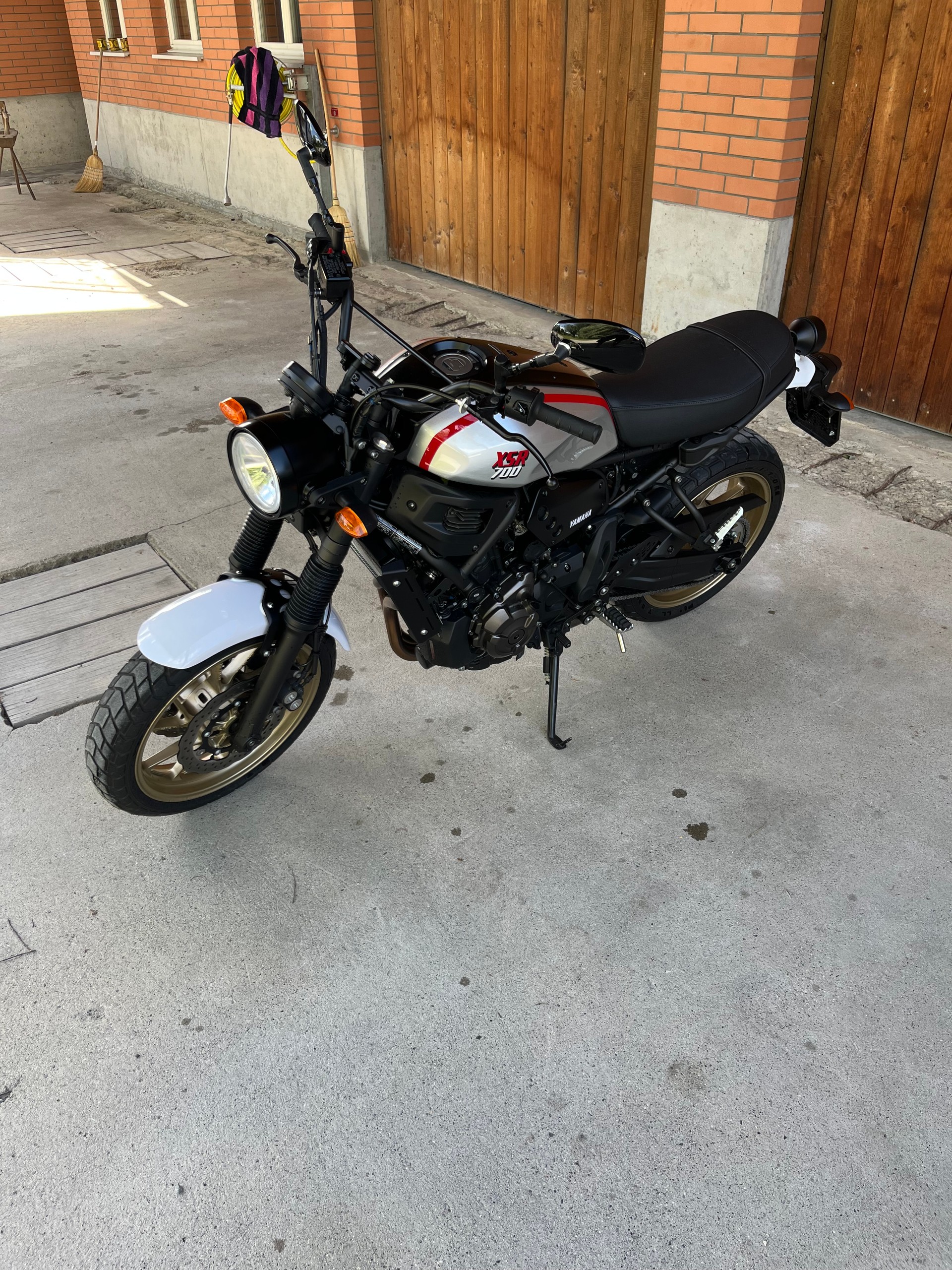 YAMAHA XSR 700 XTribute (35kW)-image-8