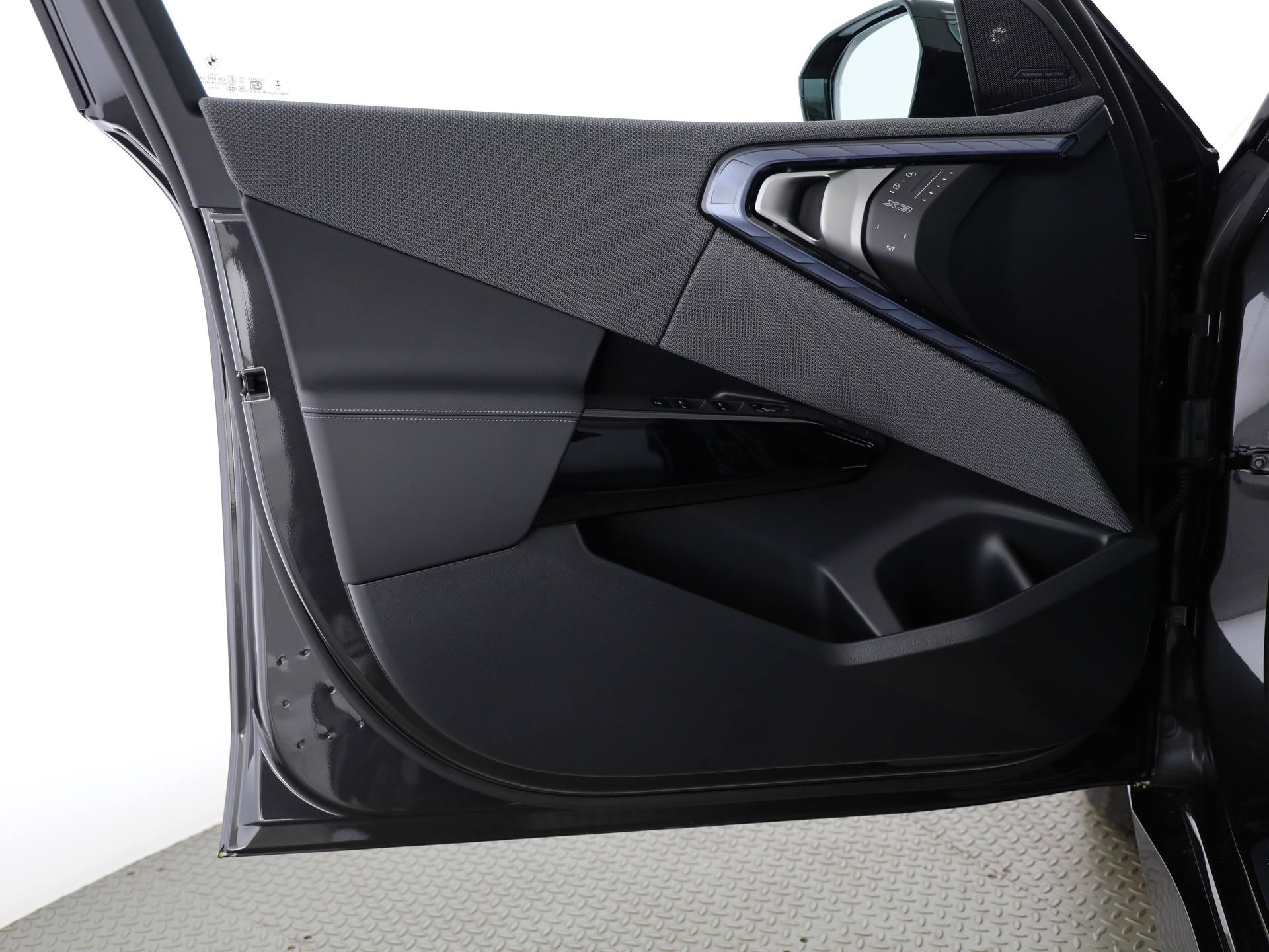 BMW X3 M50i-image-11