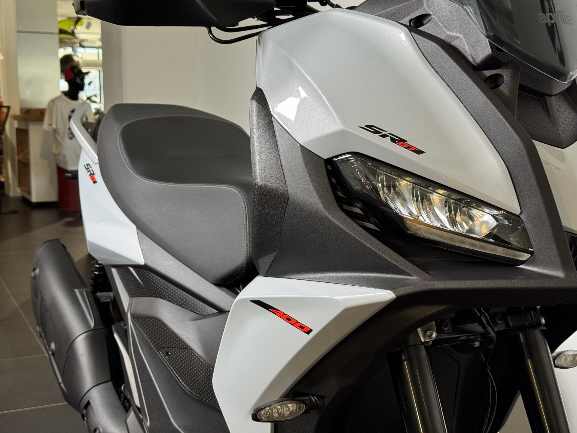 APRILIA SR GT 400-image-2