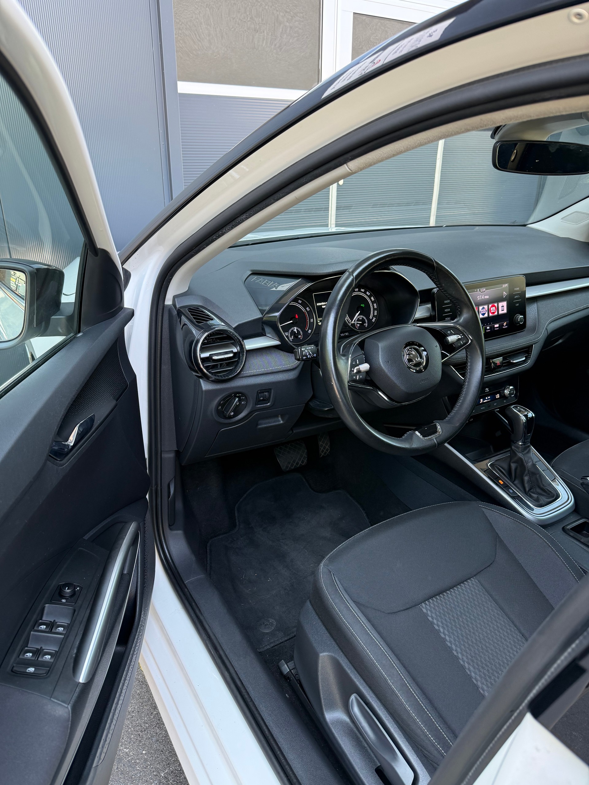 SKODA Fabia 1.0 TSI Style DSG-image-12