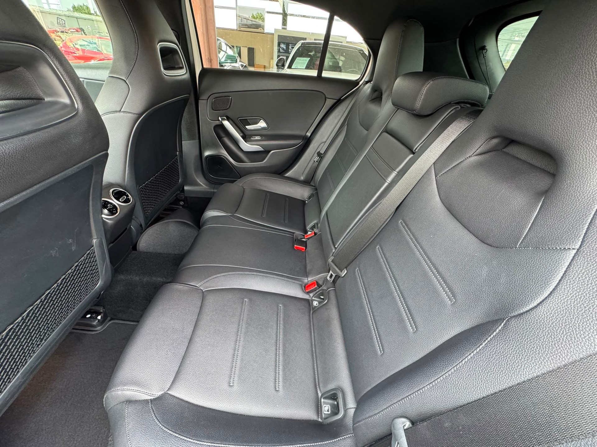 MERCEDES-BENZ A 200 Progressive 7G-DCT-image-7