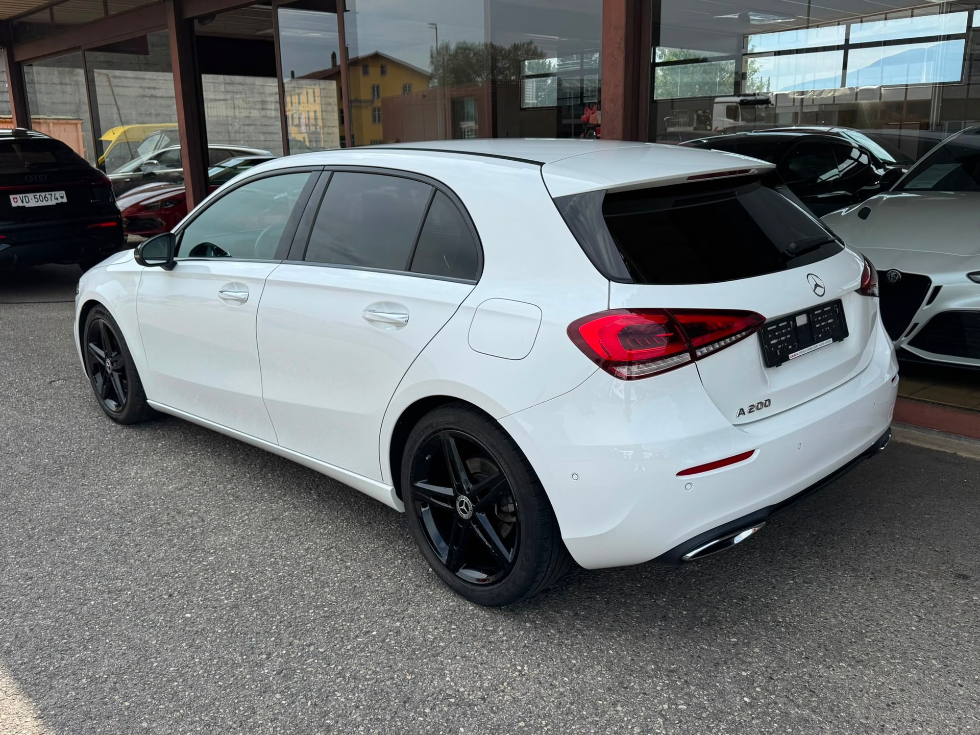 MERCEDES-BENZ A 200 Progressive 7G-DCT-image-3