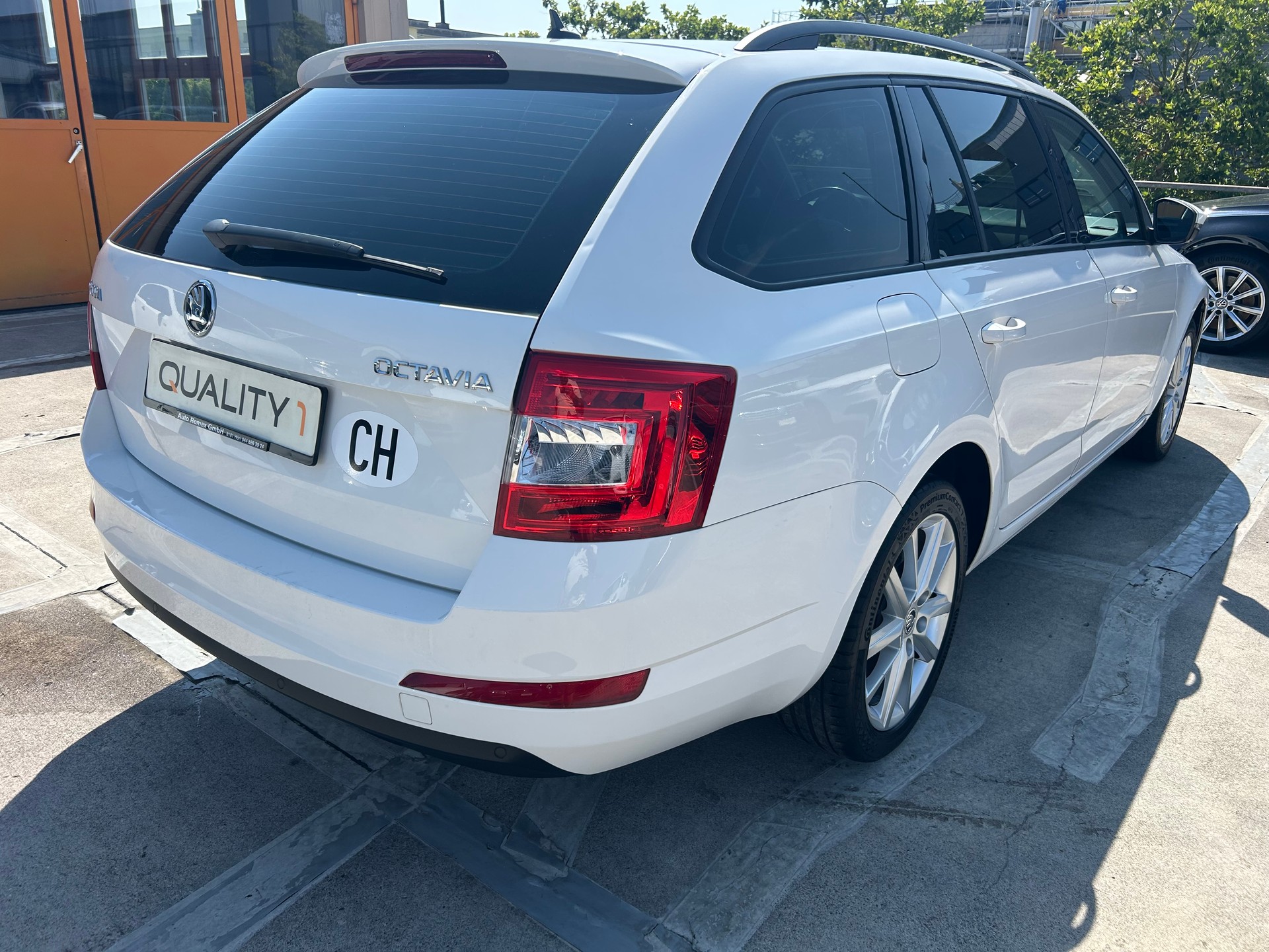 SKODA Octavia Combi 2.0 TDI Style-showroom-element-3