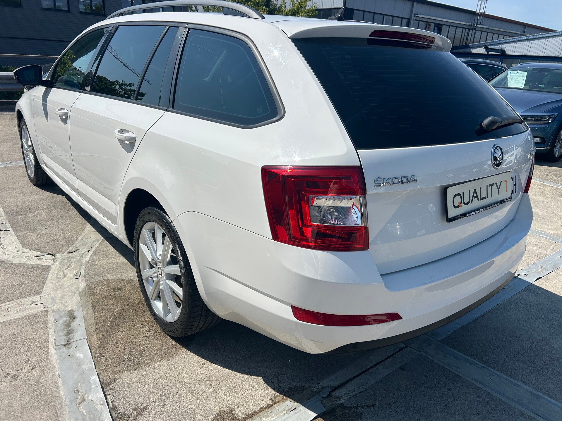 SKODA Octavia Combi 2.0 TDI Style-showroom-element-2