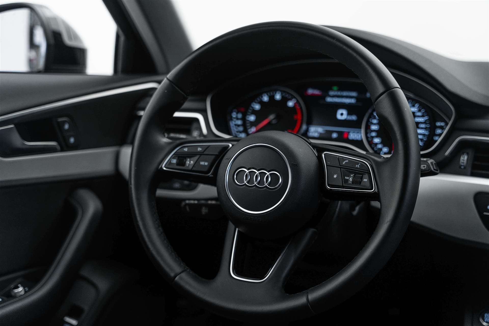 AUDI A4 Avant 35 TFSI S-tronic-image-9