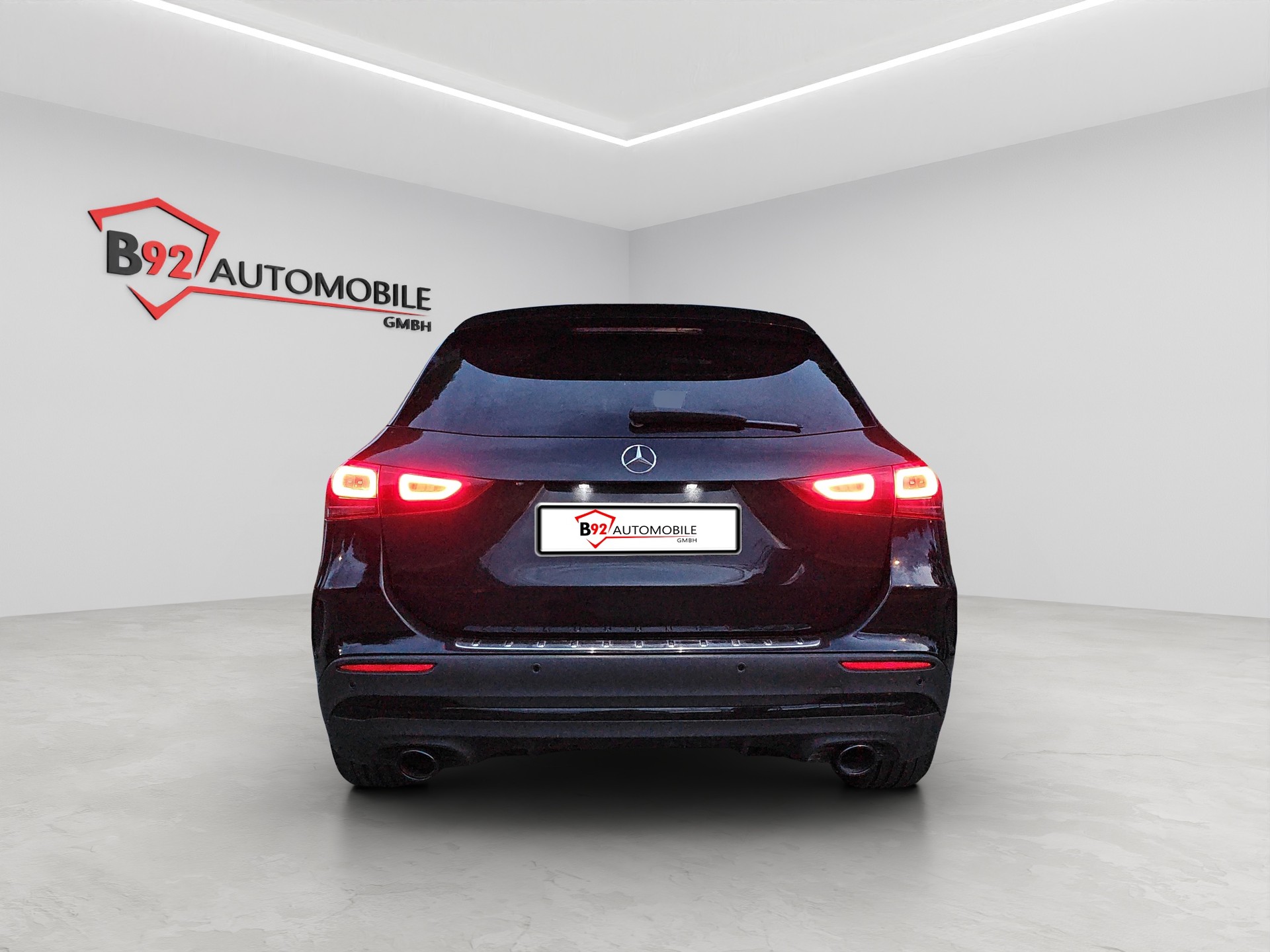 MERCEDES-BENZ GLA 35 AMG 4Matic 8G-Speedshift DCT-showroom-element-3