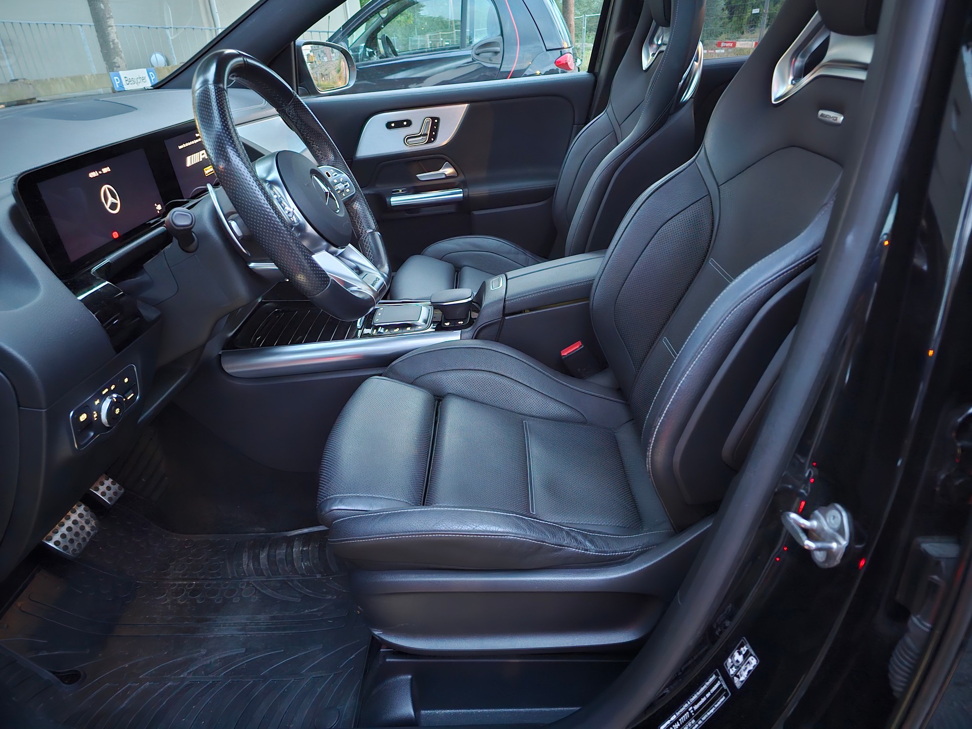 MERCEDES-BENZ GLA 35 AMG 4Matic 8G-Speedshift DCT-image-8