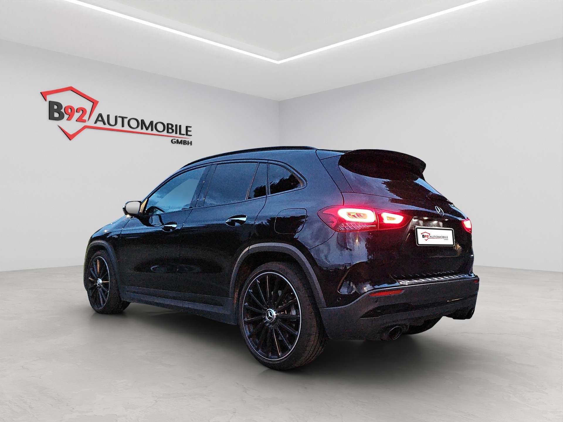 MERCEDES-BENZ GLA 35 AMG 4Matic 8G-Speedshift DCT-showroom-element-2