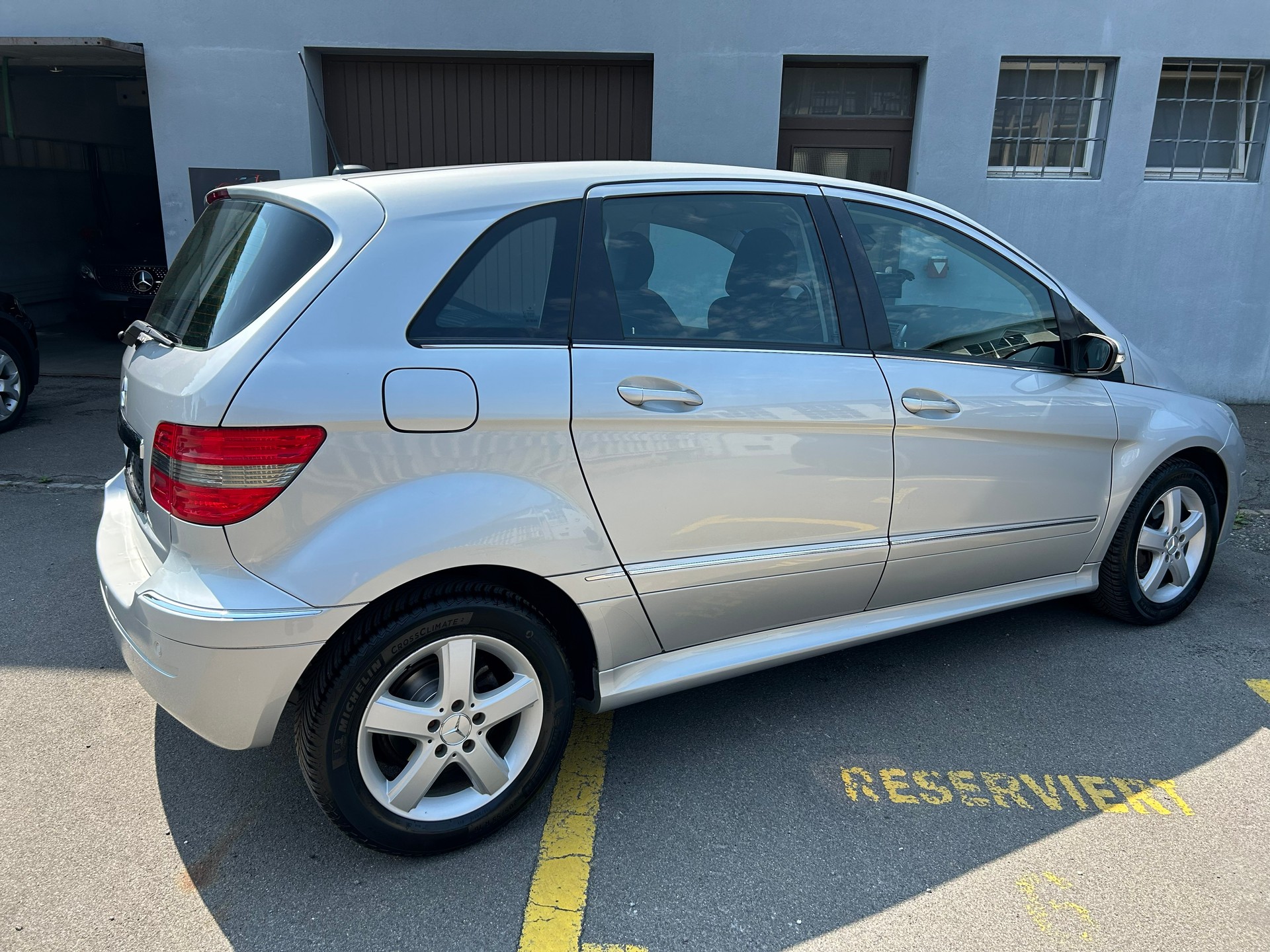 MERCEDES-BENZ B 200-image-5