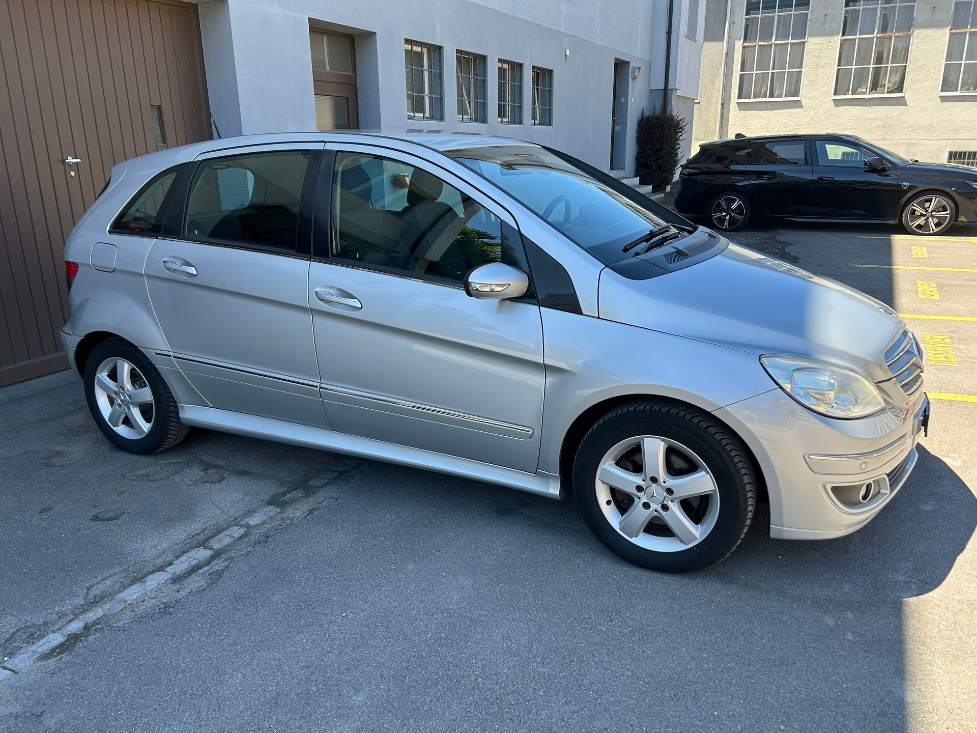 MERCEDES-BENZ B 200