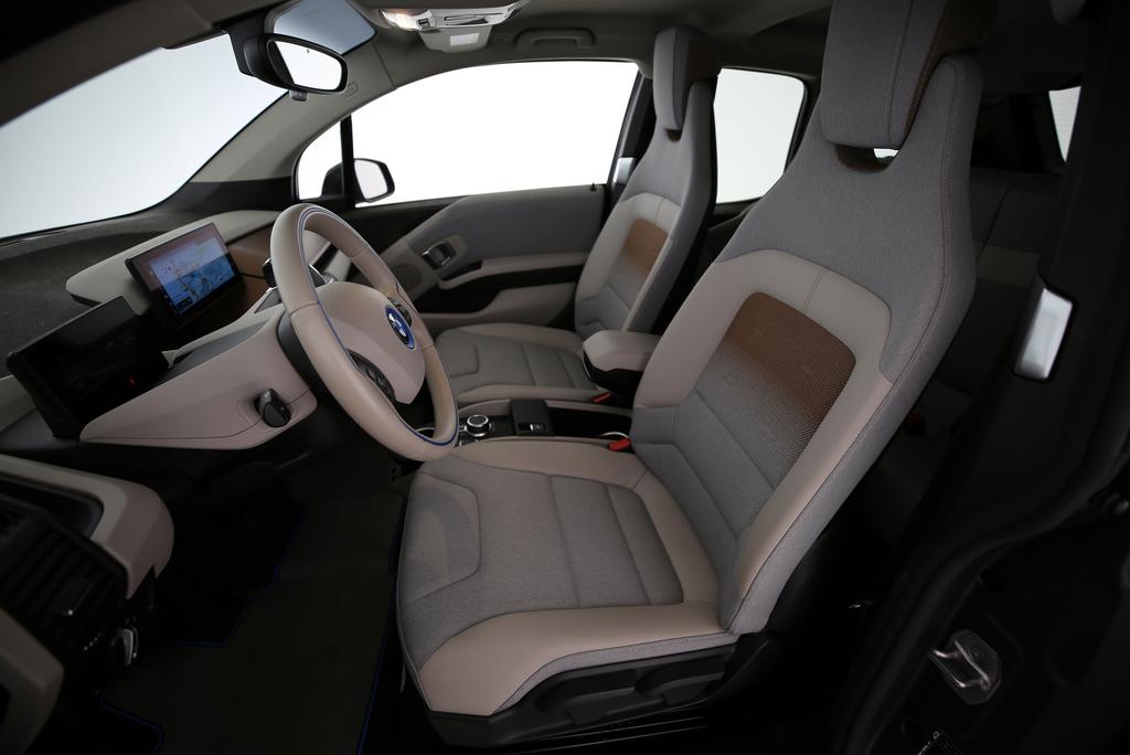 BMW i3 120 Ah-showroom-element-2