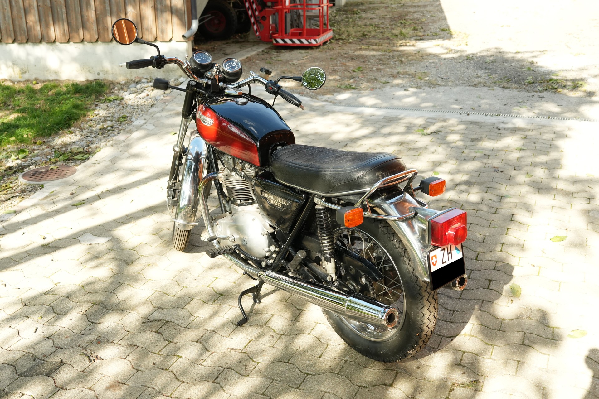 TRIUMPH T140E-image-2