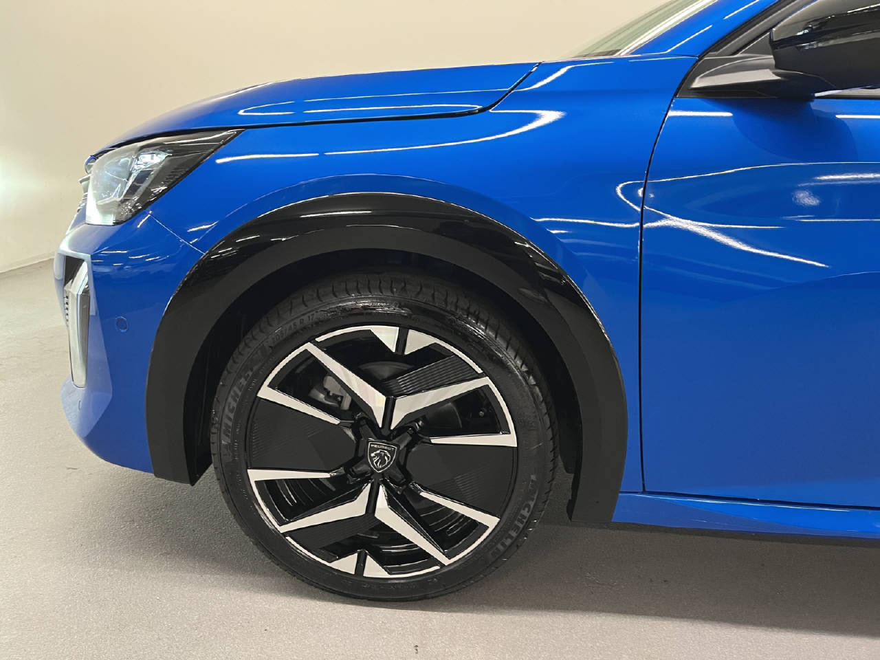 PEUGEOT 208 1.2 Hybrid Allure-image-15