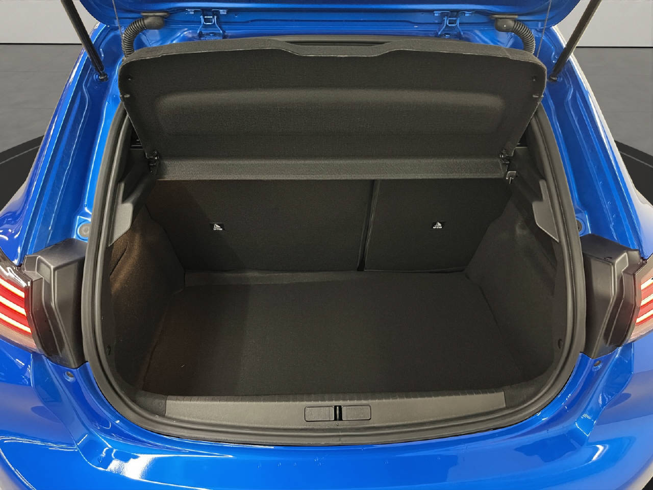 PEUGEOT 208 1.2 Hybrid Allure-image-14