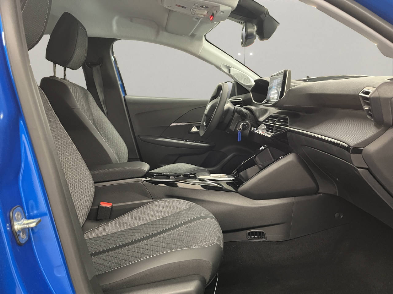 PEUGEOT 208 1.2 Hybrid Allure-image-12
