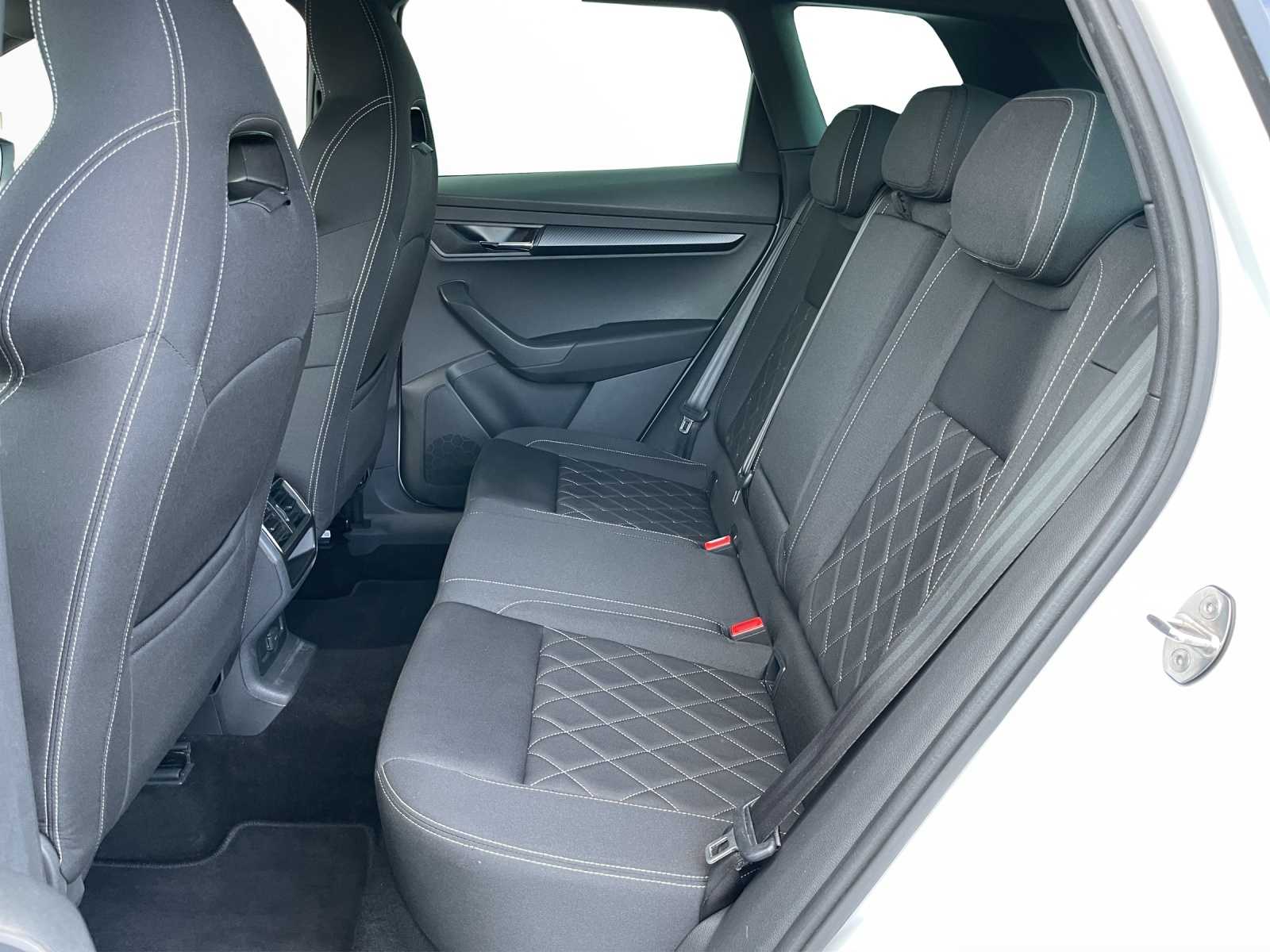 SKODA Karoq 2.0 TSI SportLine 4x4 DSG-image-13