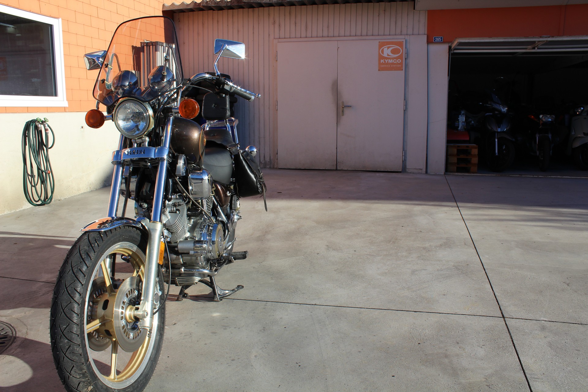 YAMAHA XV 1000 Virago-image-11