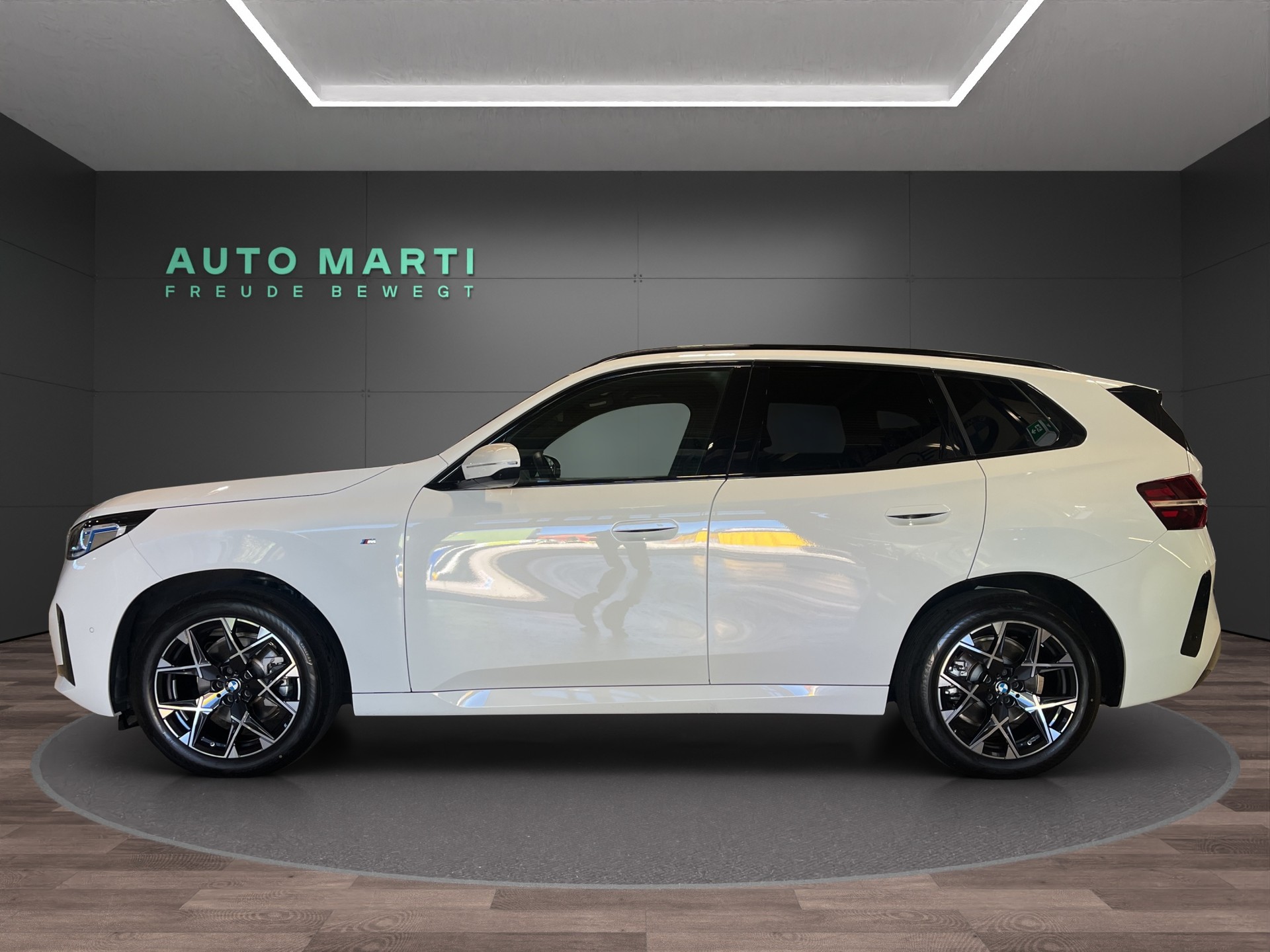 BMW X3 20d xDrive-showroom-element-1