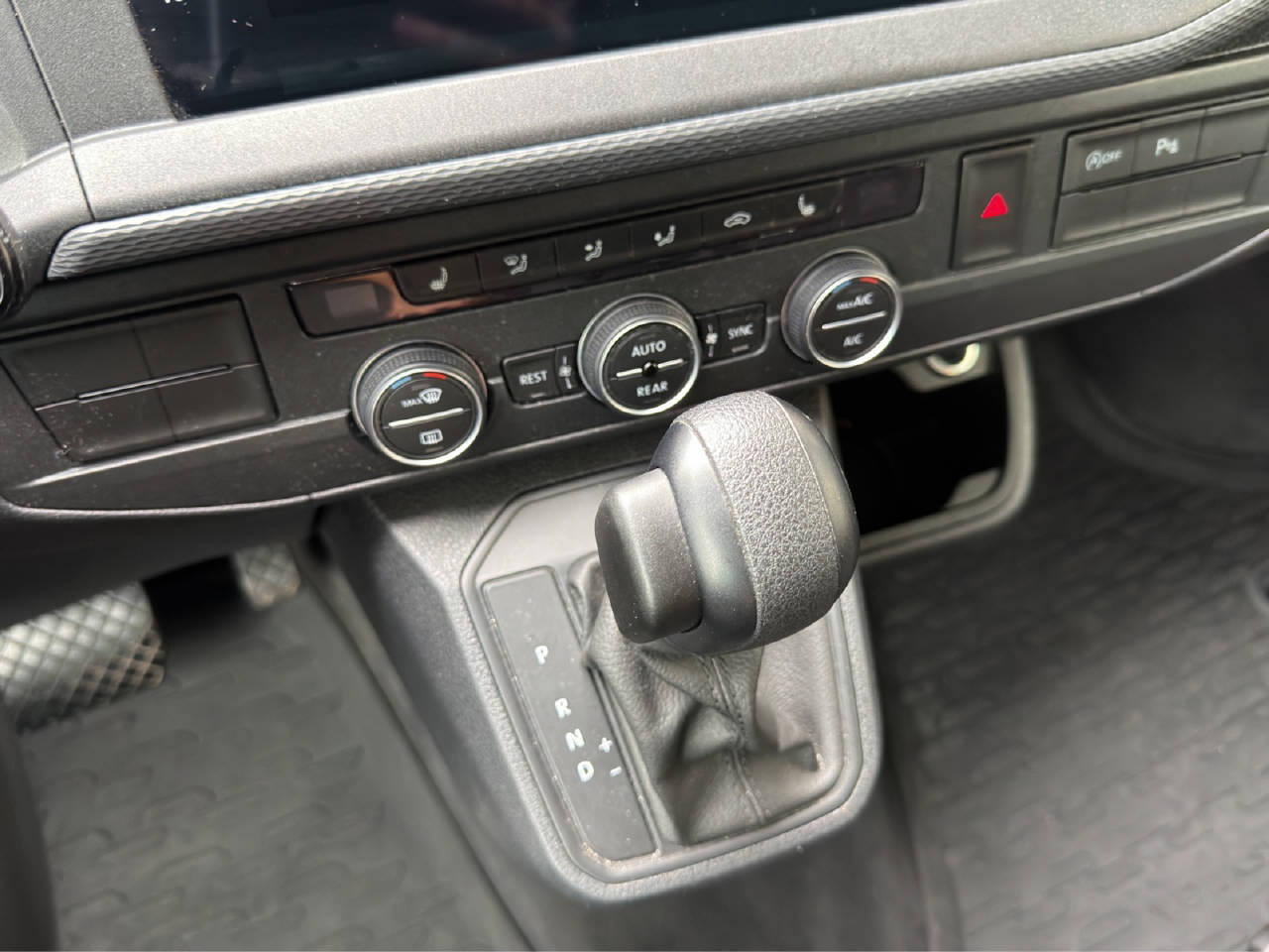 VW T6.1 California 3000 2.0 TDI 150 Beach DSG-image-10