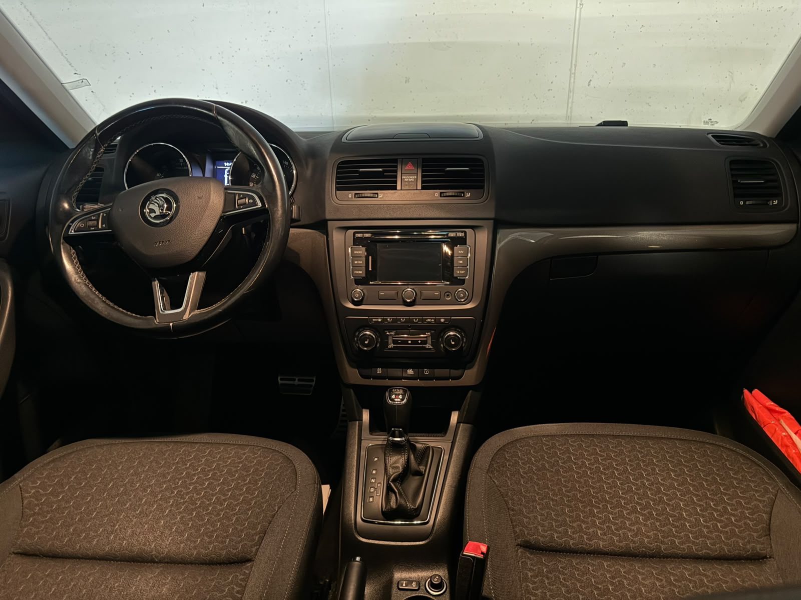 SKODA Yeti 2.0 TDI Elegance Outdoor 4x4 DSG-image-14