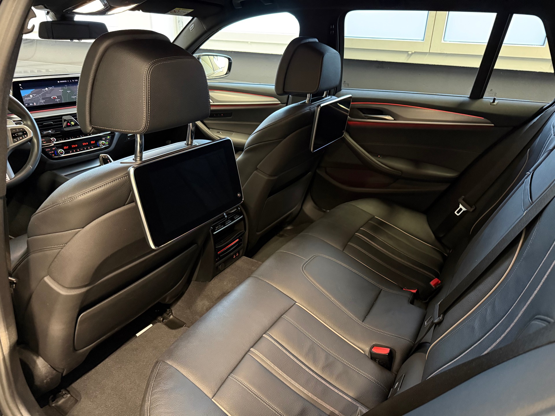 BMW 540i xDrive Touring M Sportpaket Steptronic-image-18