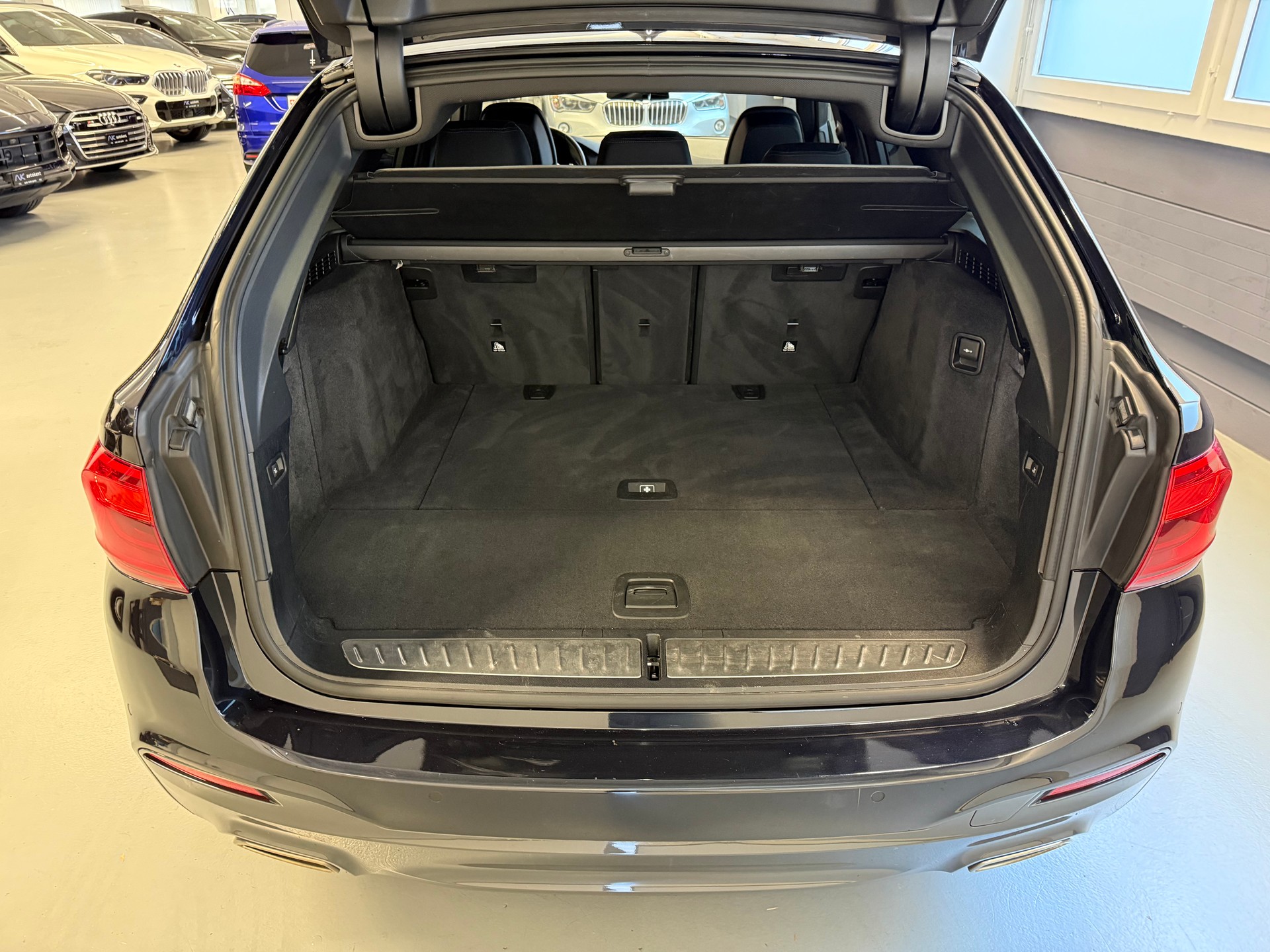 BMW 540i xDrive Touring M Sportpaket Steptronic-image-6