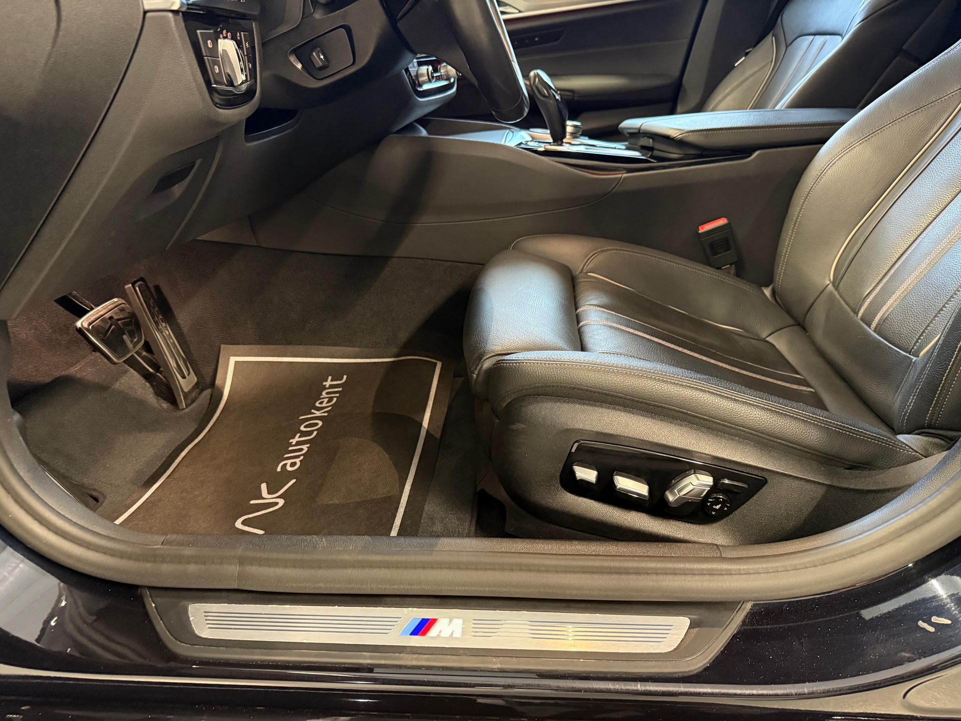 BMW 540i xDrive Touring M Sportpaket Steptronic-image-16