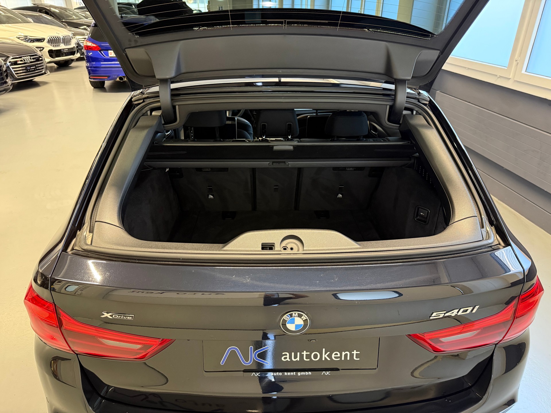 BMW 540i xDrive Touring M Sportpaket Steptronic-image-7