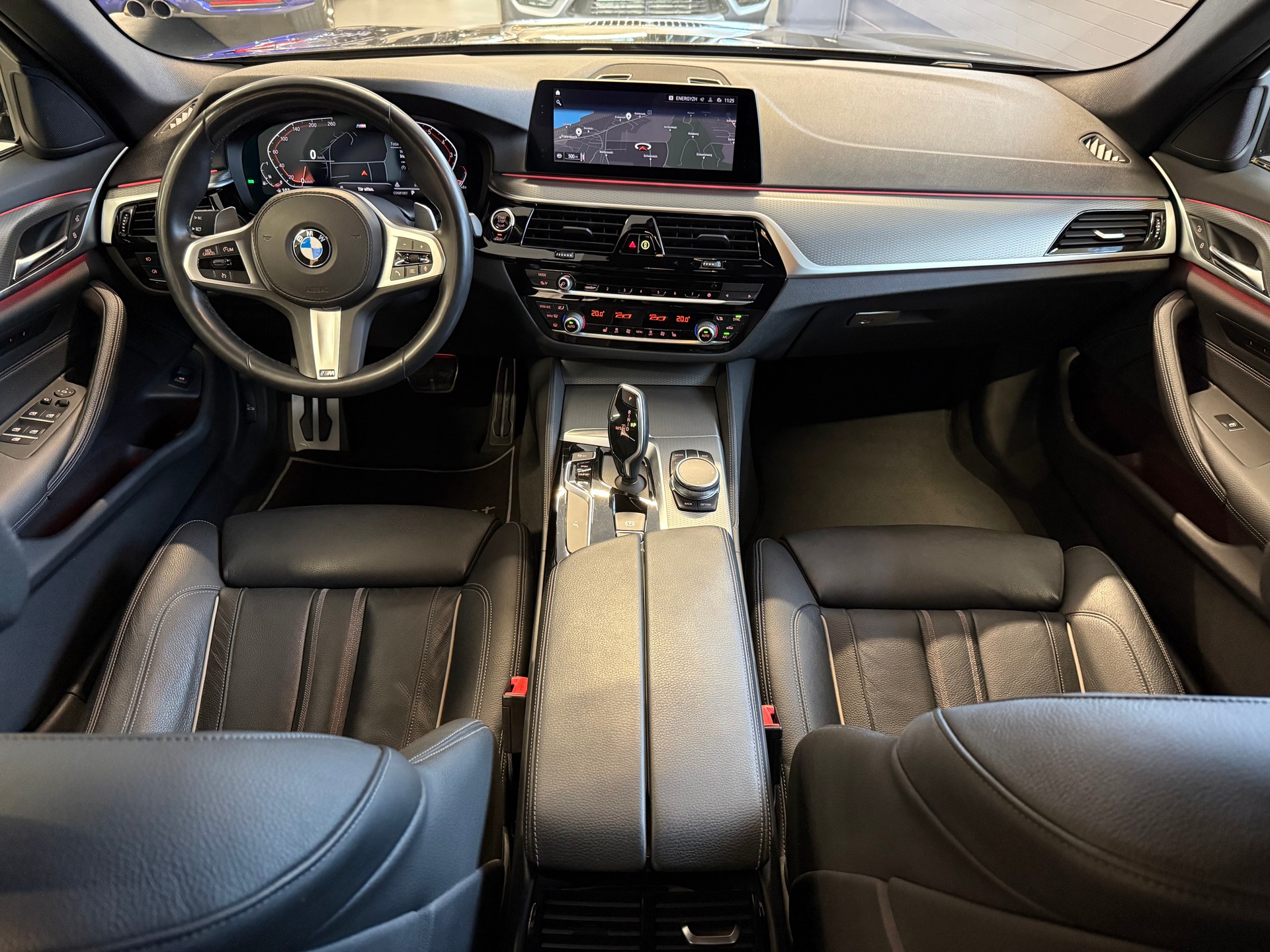 BMW 540i xDrive Touring M Sportpaket Steptronic-image-19