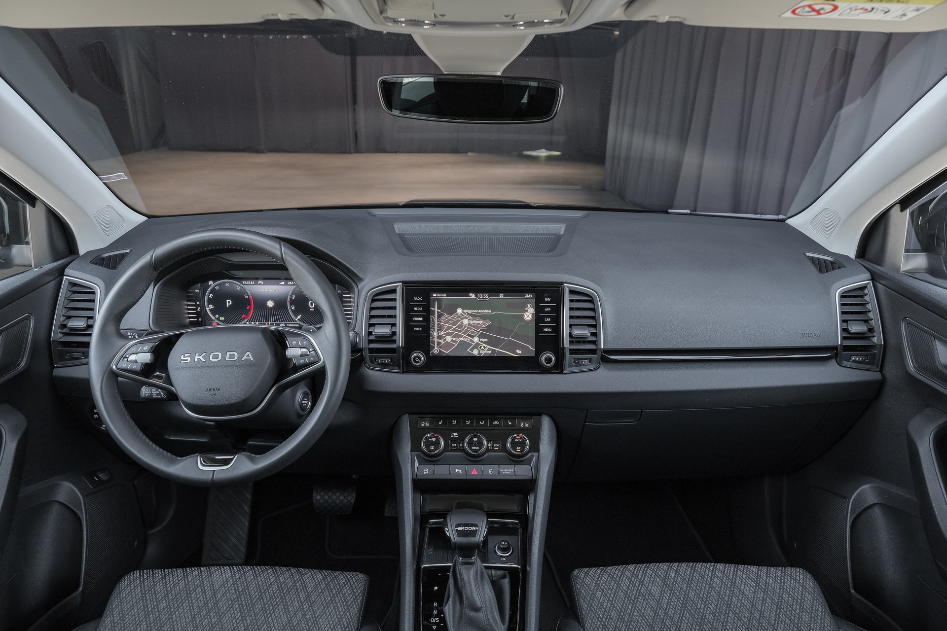 SKODA Karoq 1.5 TSI Top Selection DSG-image-14