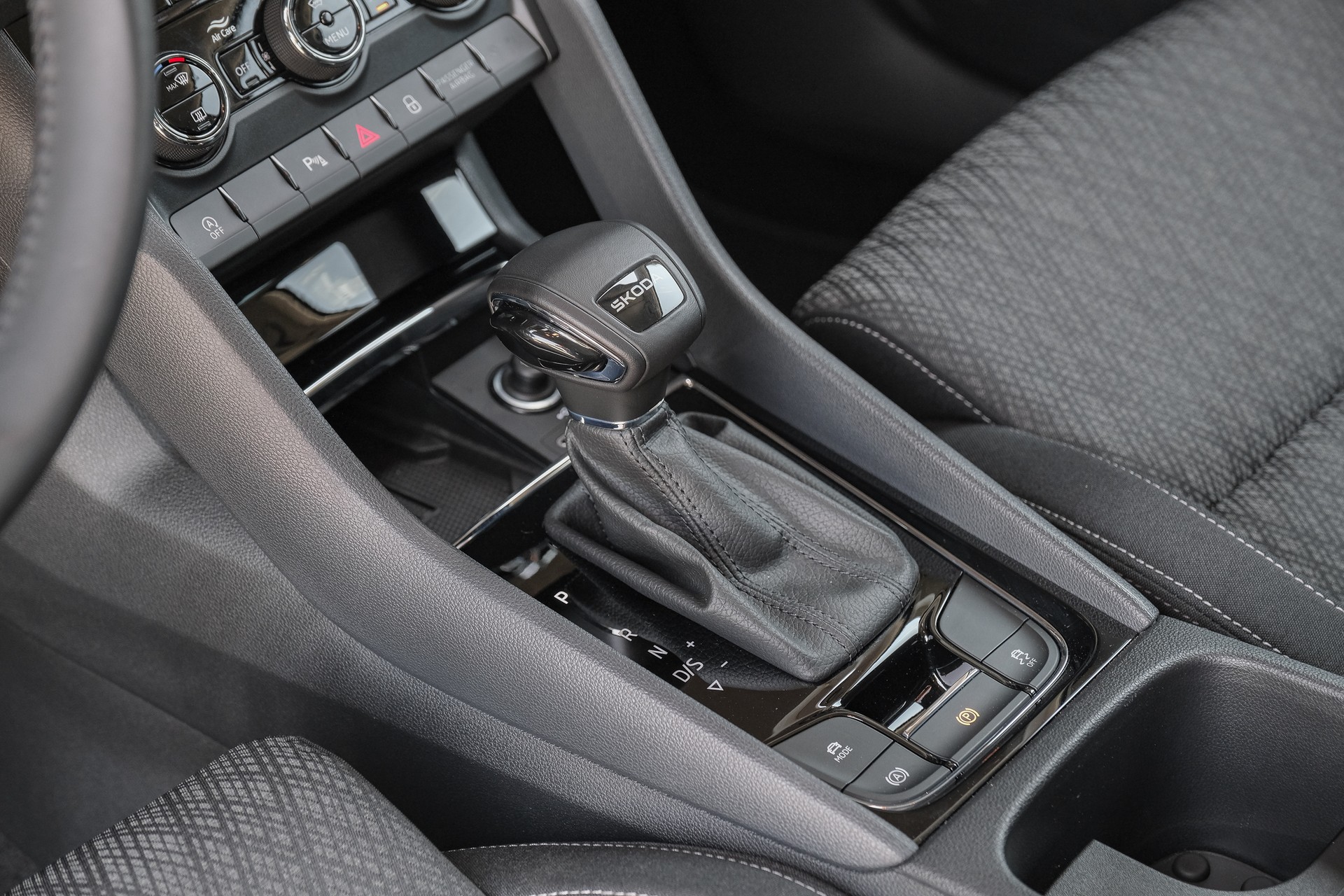 SKODA Karoq 1.5 TSI Top Selection DSG-image-19