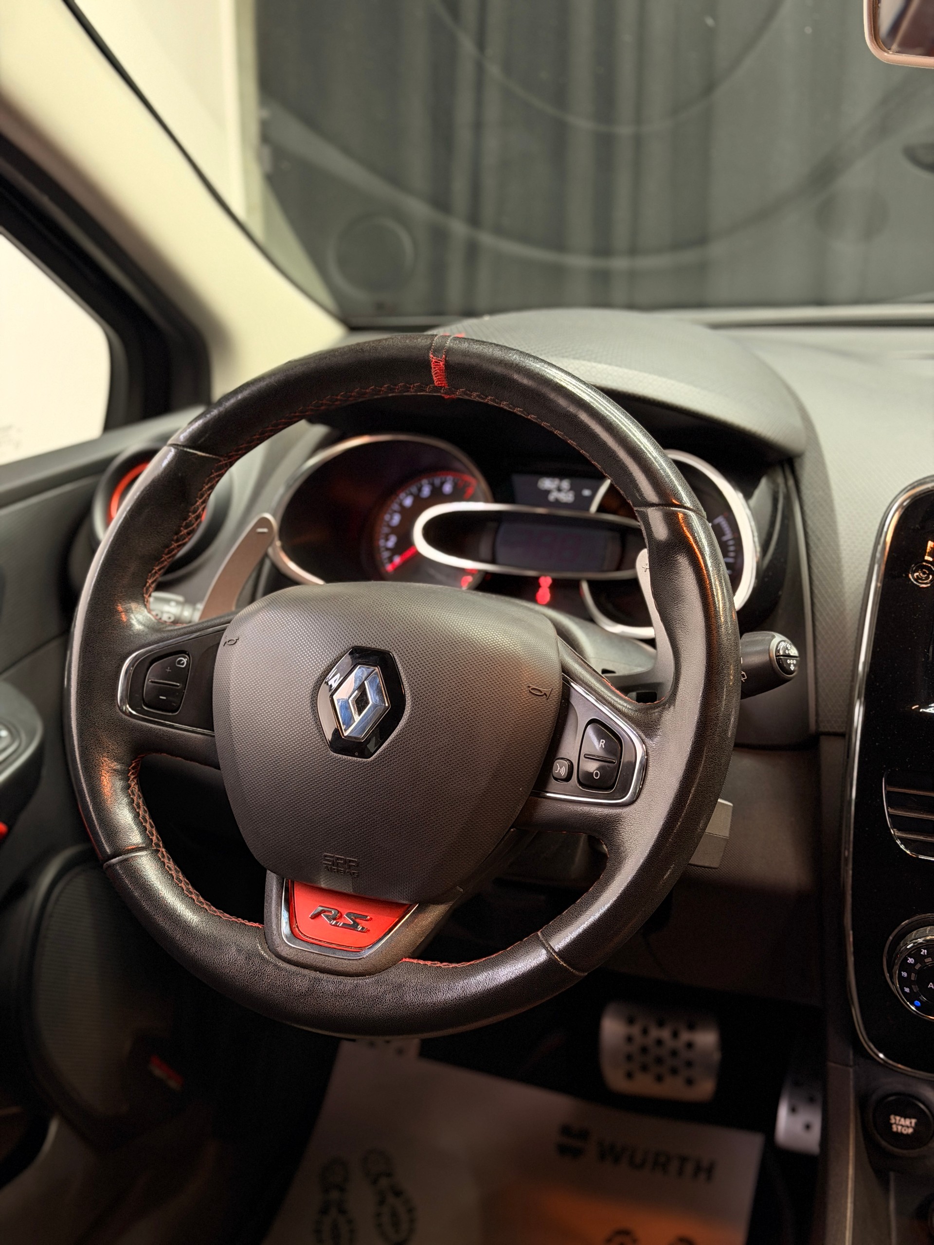 RENAULT Clio 1.6 T RS 200 EDC-image-7