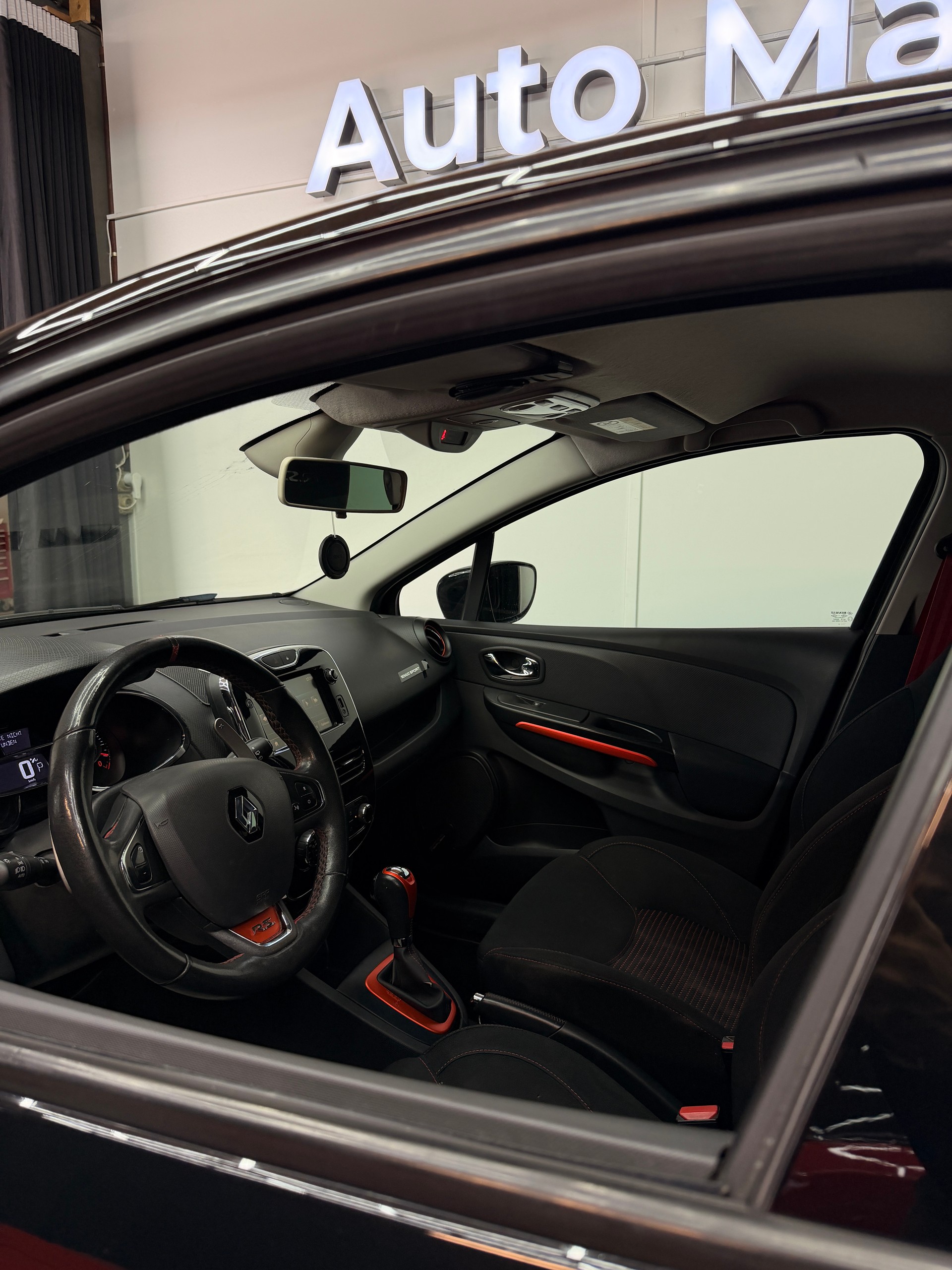 RENAULT Clio 1.6 T RS 200 EDC-image-9