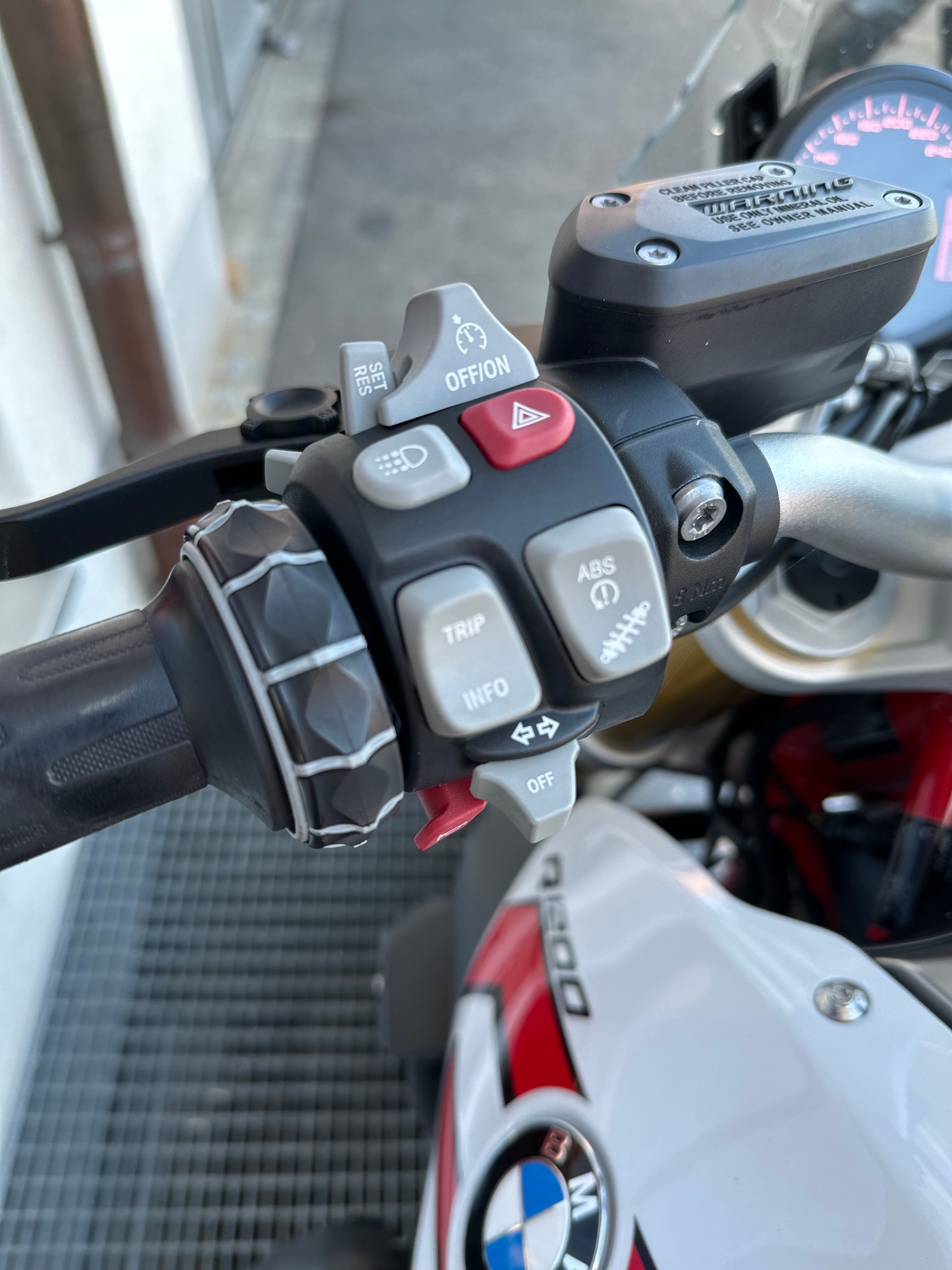 BMW R 1200 R ABS-image-10