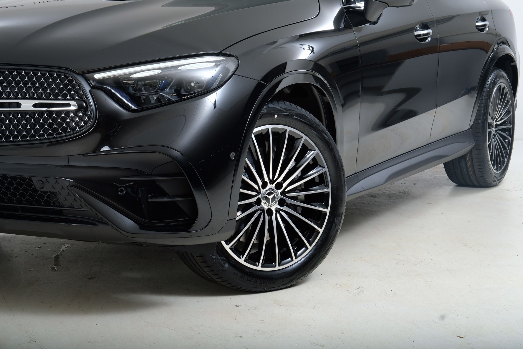 MERCEDES-BENZ GLC 200 4Matic 9G-Tronic-showroom-element-1